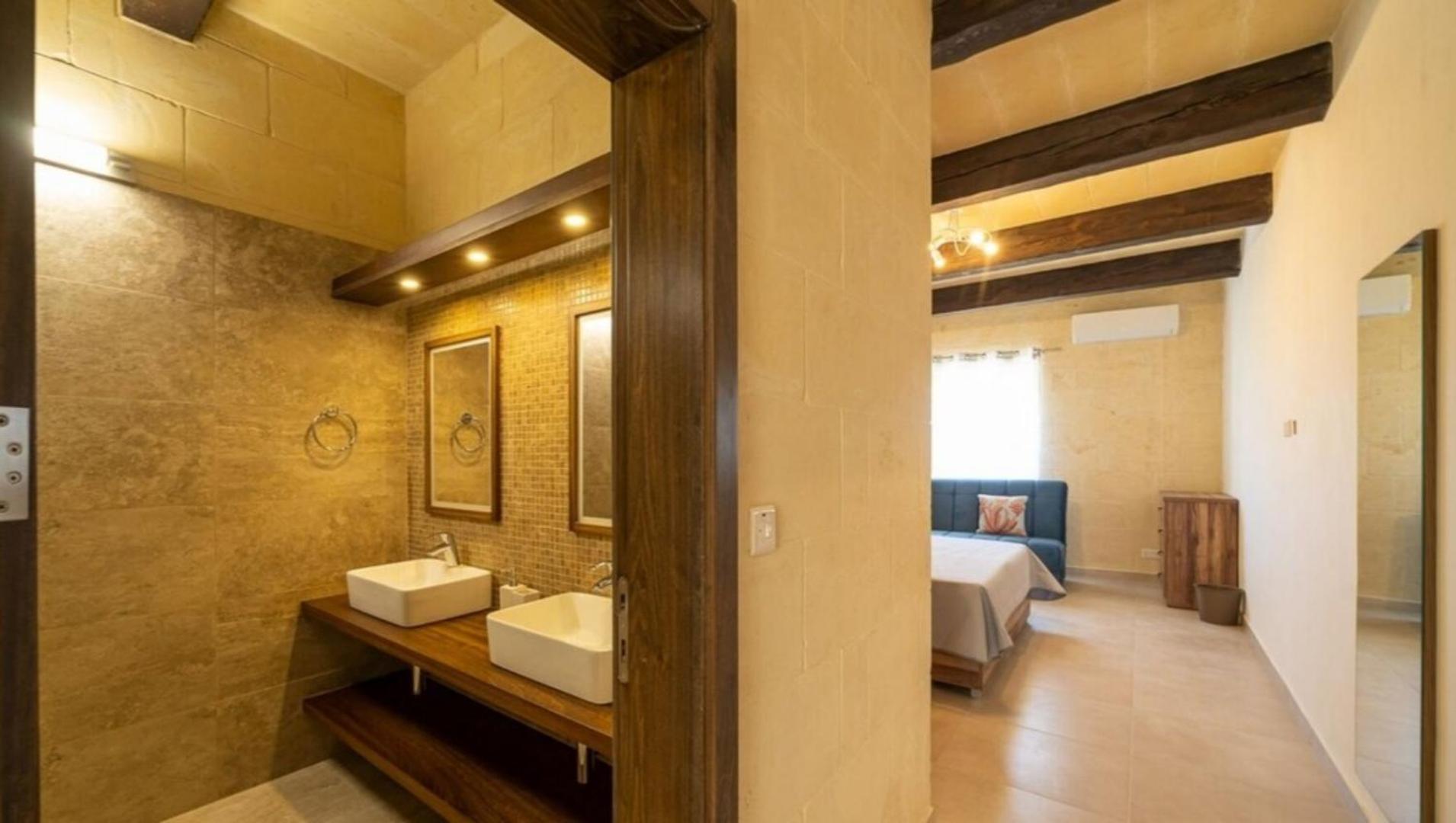 Ta Spiru House of Character with heated indoor pool