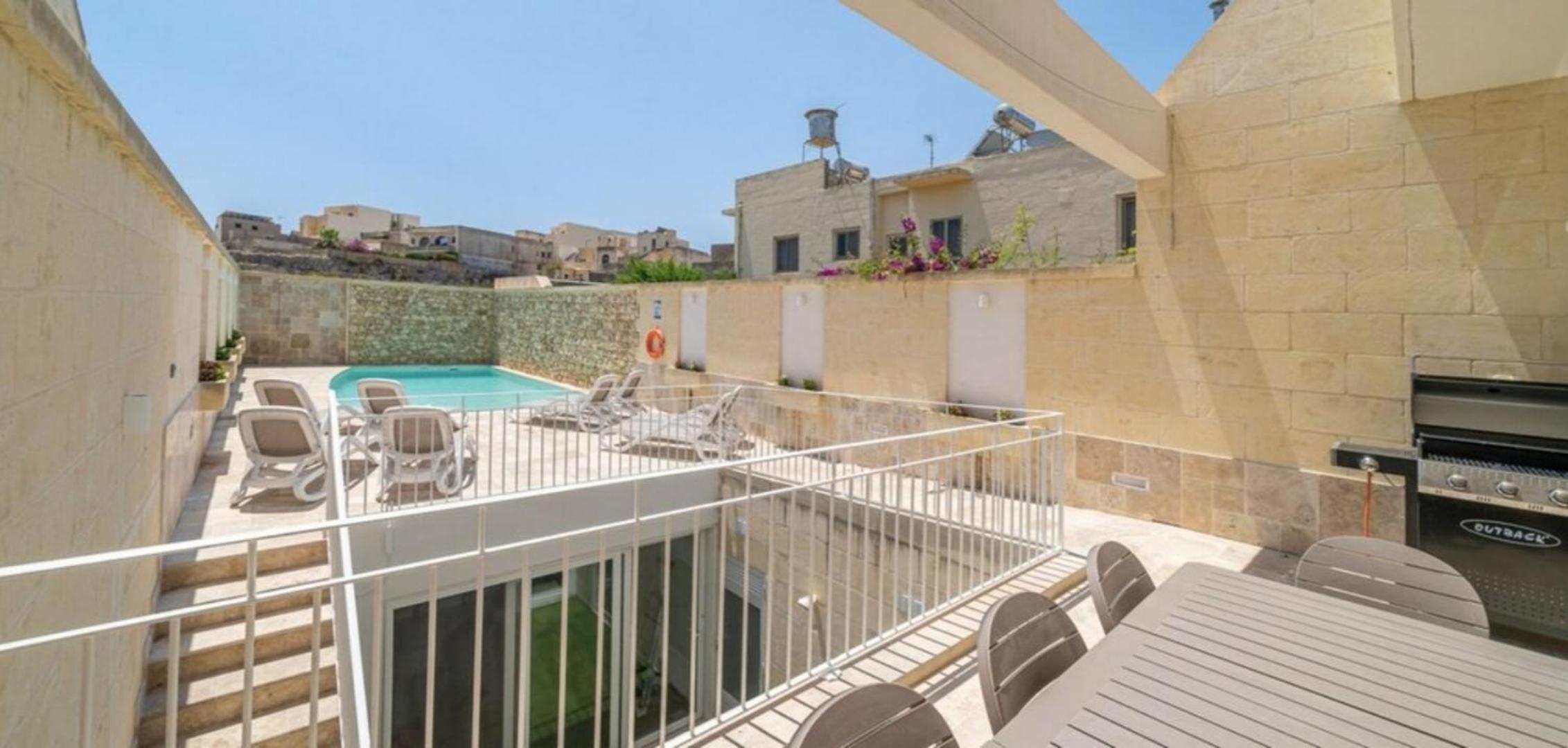 Ta Spiru House of Character with heated indoor pool