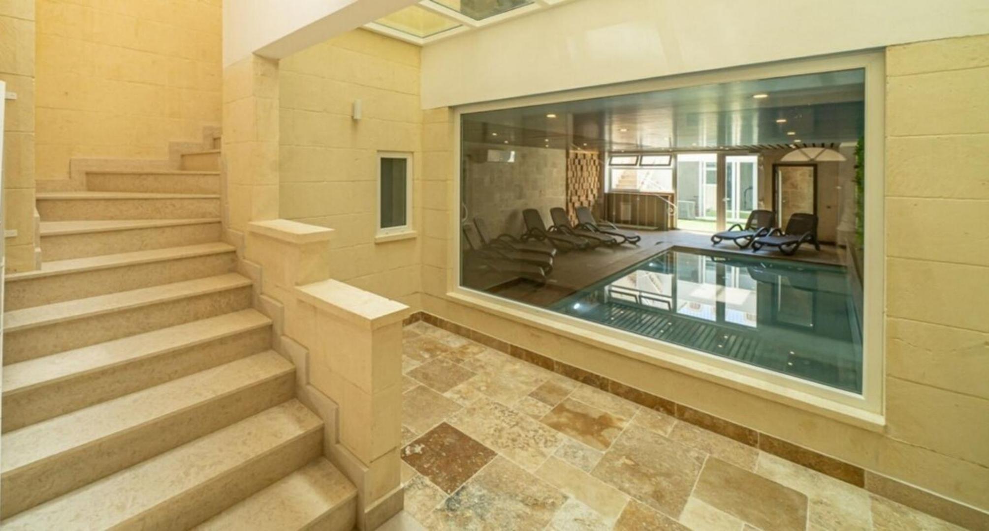 Ta Spiru House of Character with heated indoor pool