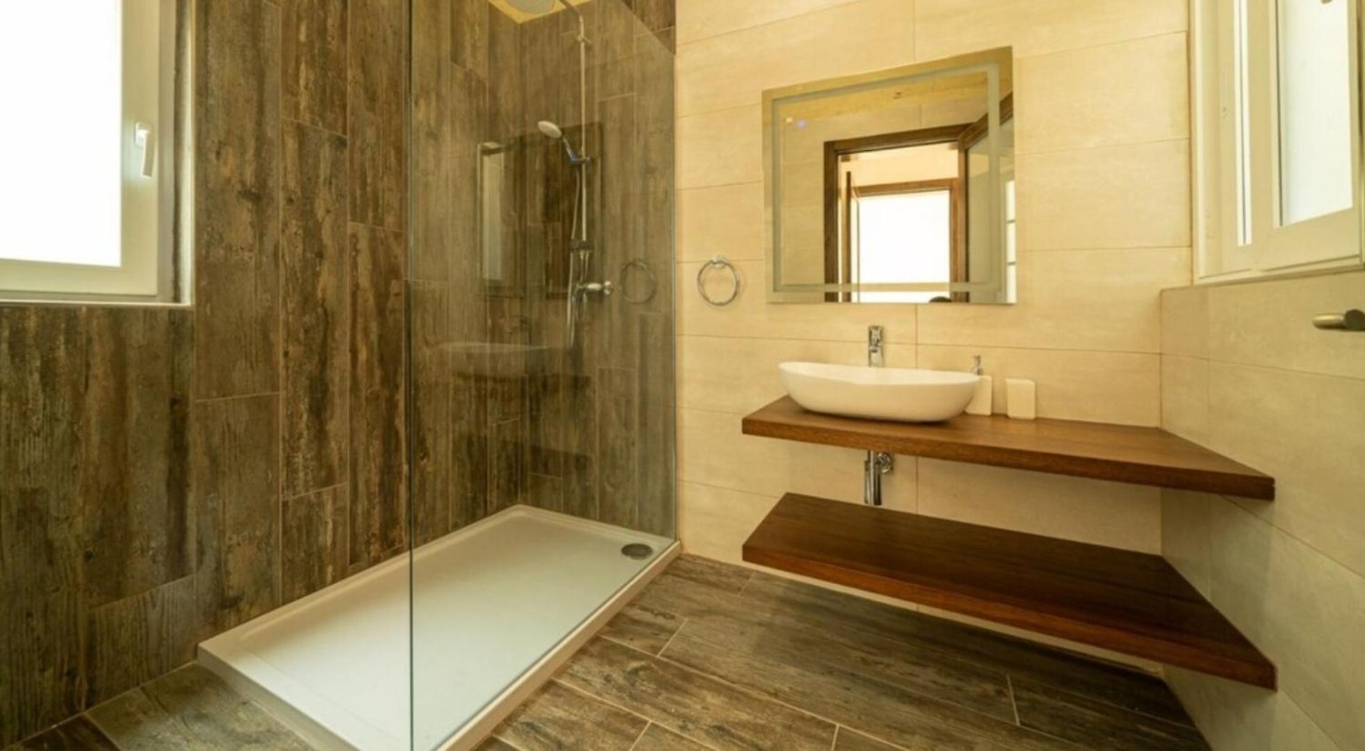 Ta Spiru House of Character with heated indoor pool