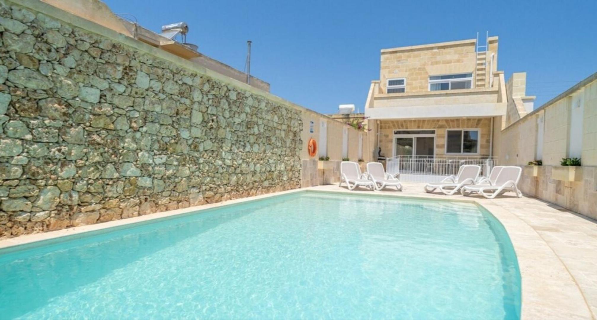 Ta Spiru House of Character with heated indoor pool