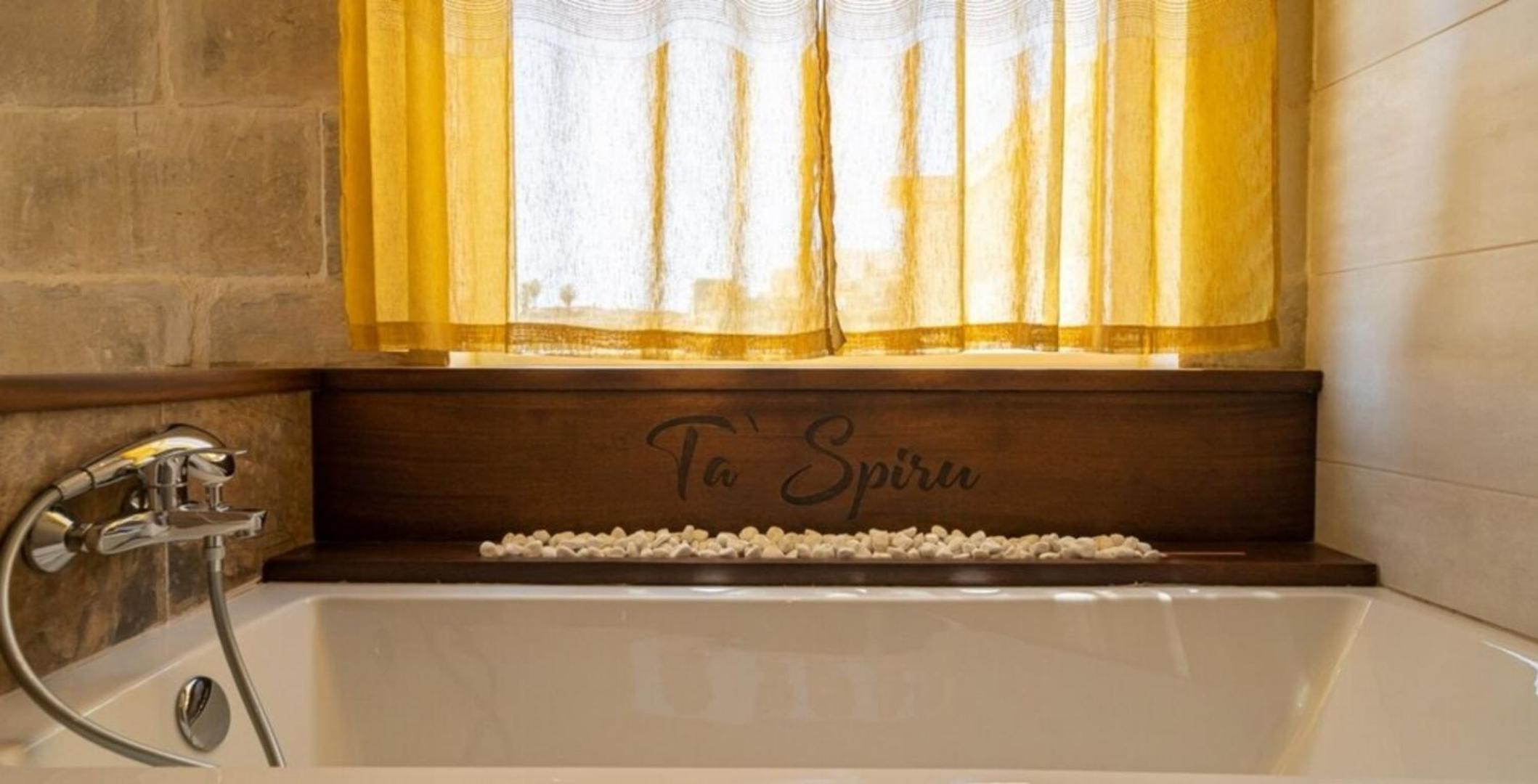 Ta Spiru House of Character with heated indoor pool