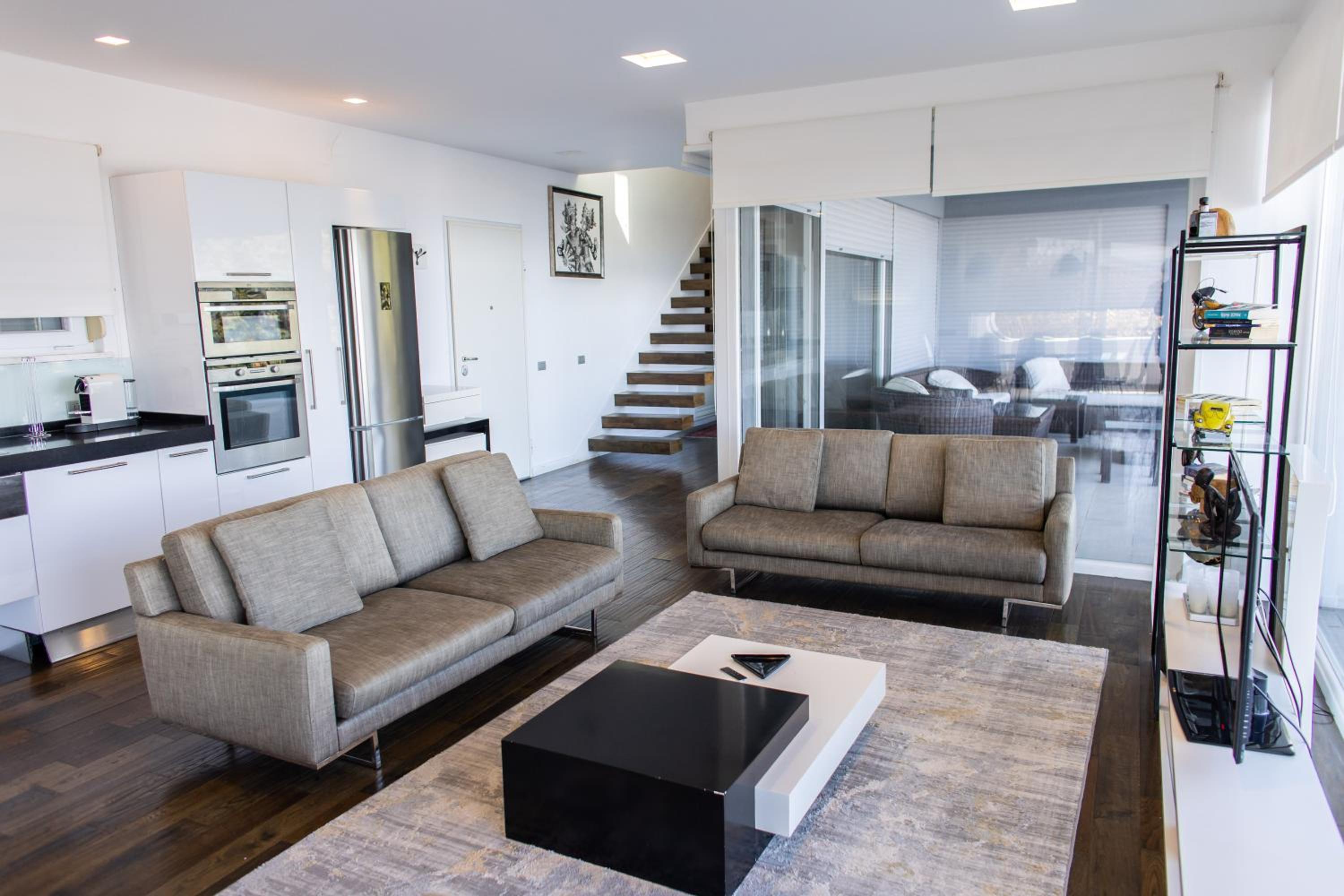 Exclusive Lake Villa by PikHost