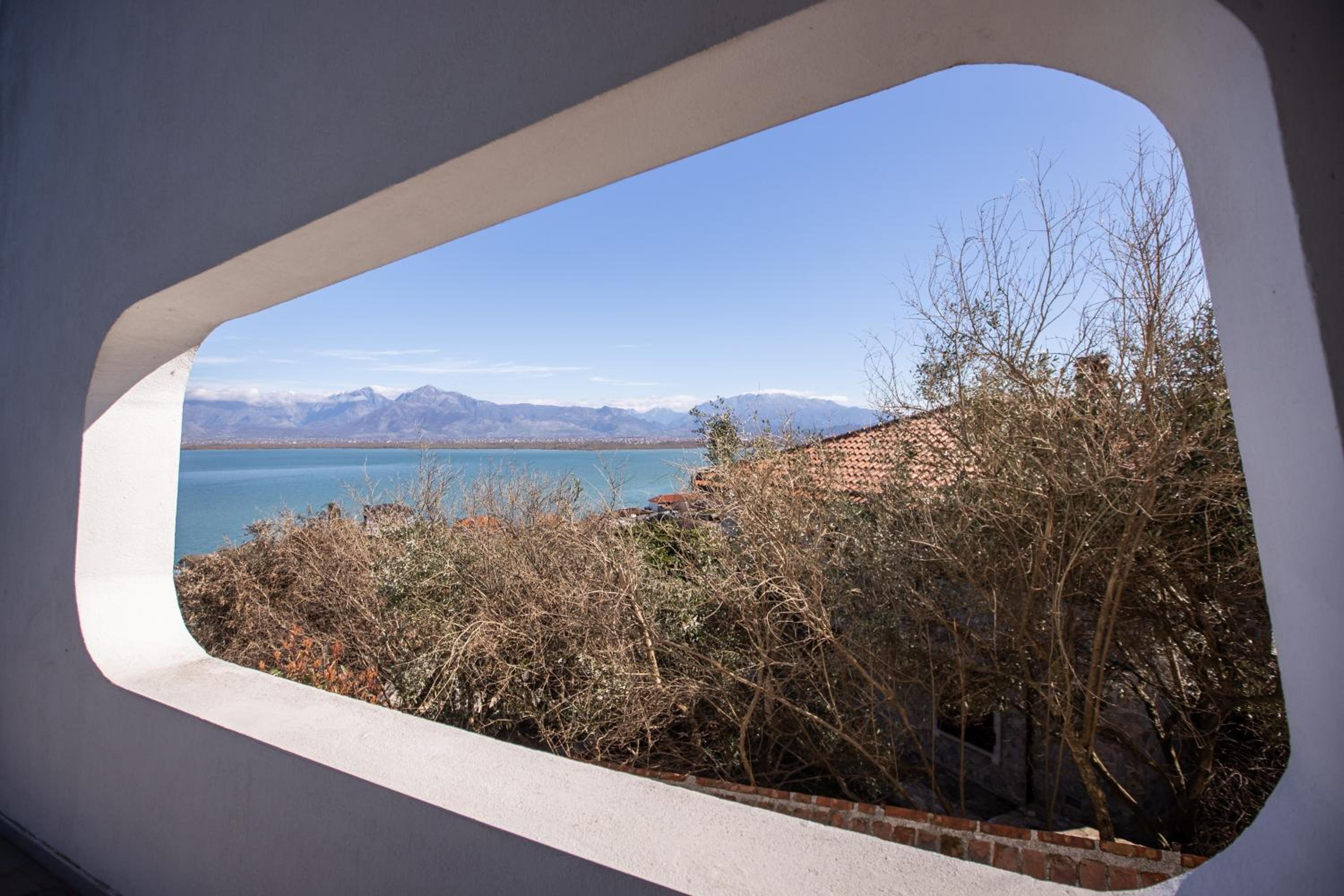 Exclusive Lake Villa by PikHost