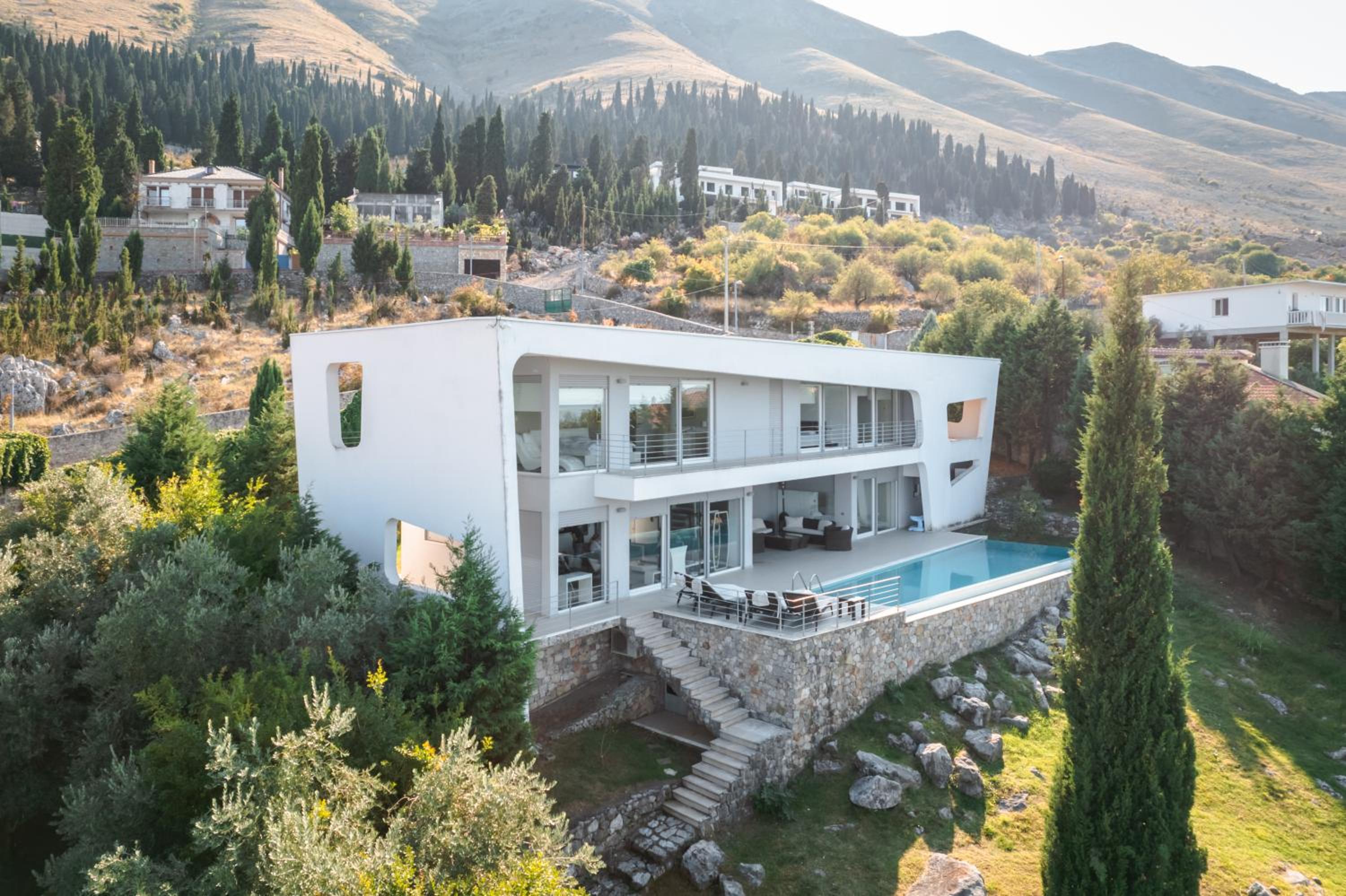 Exclusive Lake Villa by PikHost