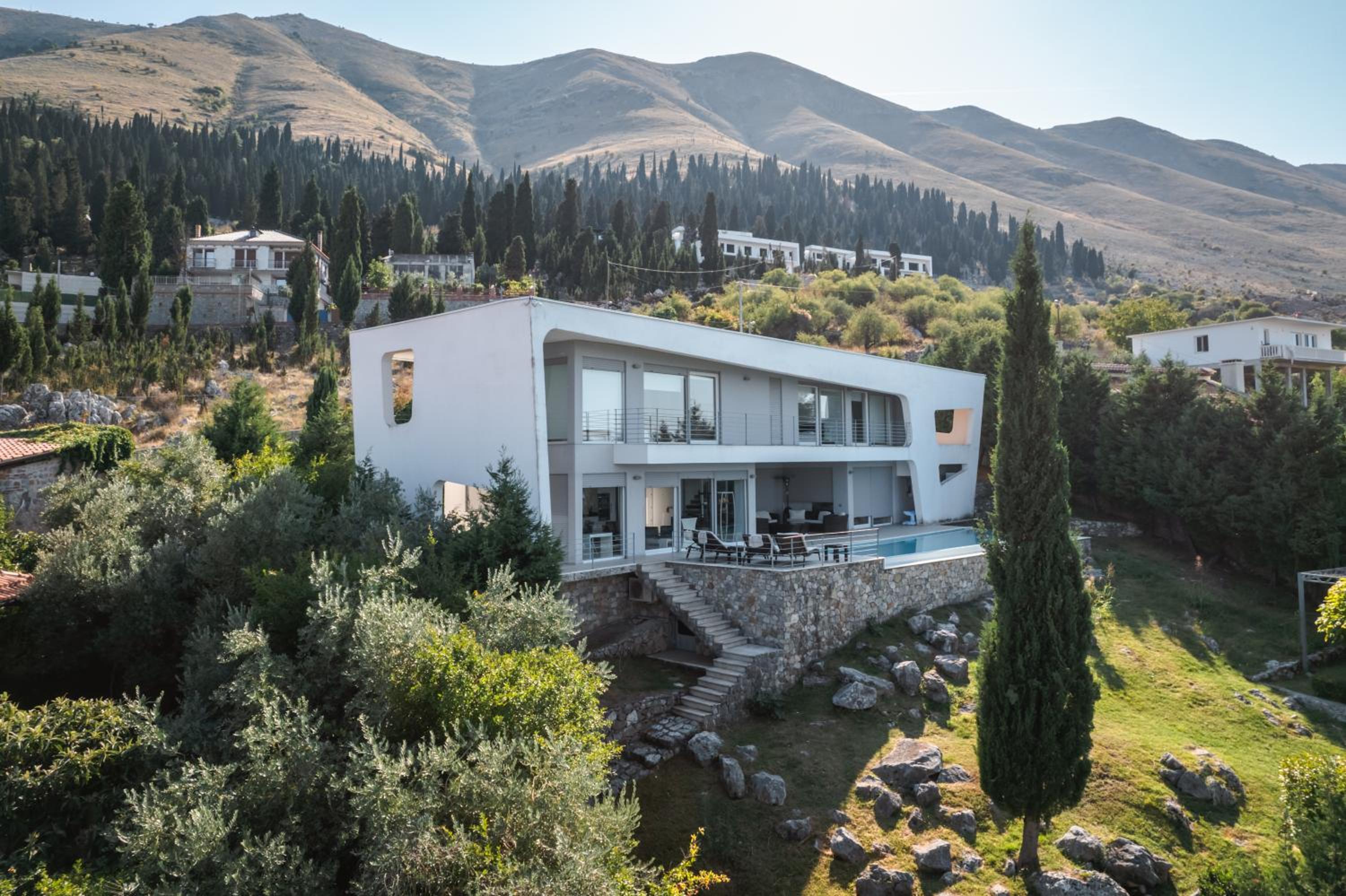 Exclusive Lake Villa by PikHost