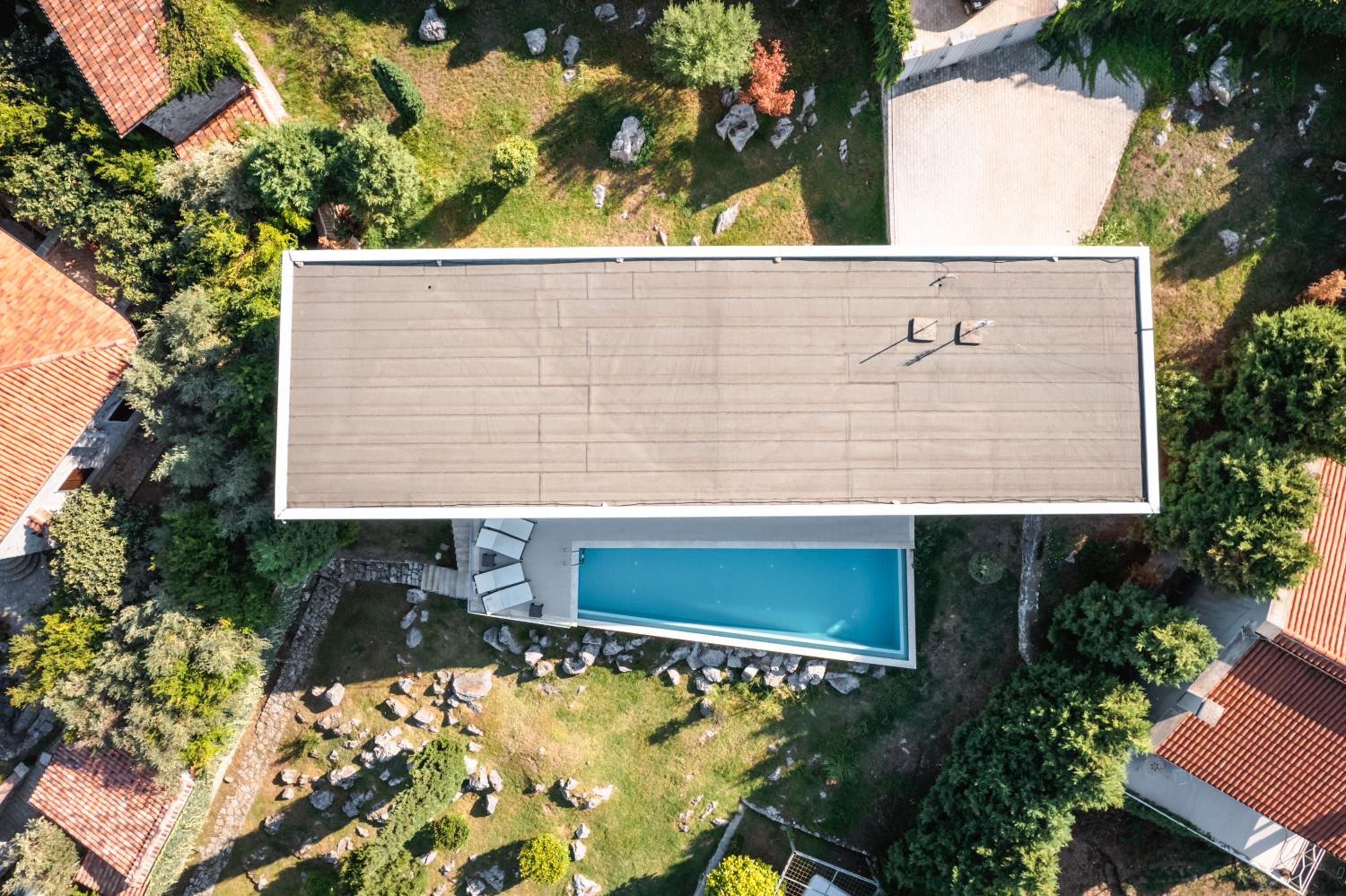 Exclusive Lake Villa by PikHost