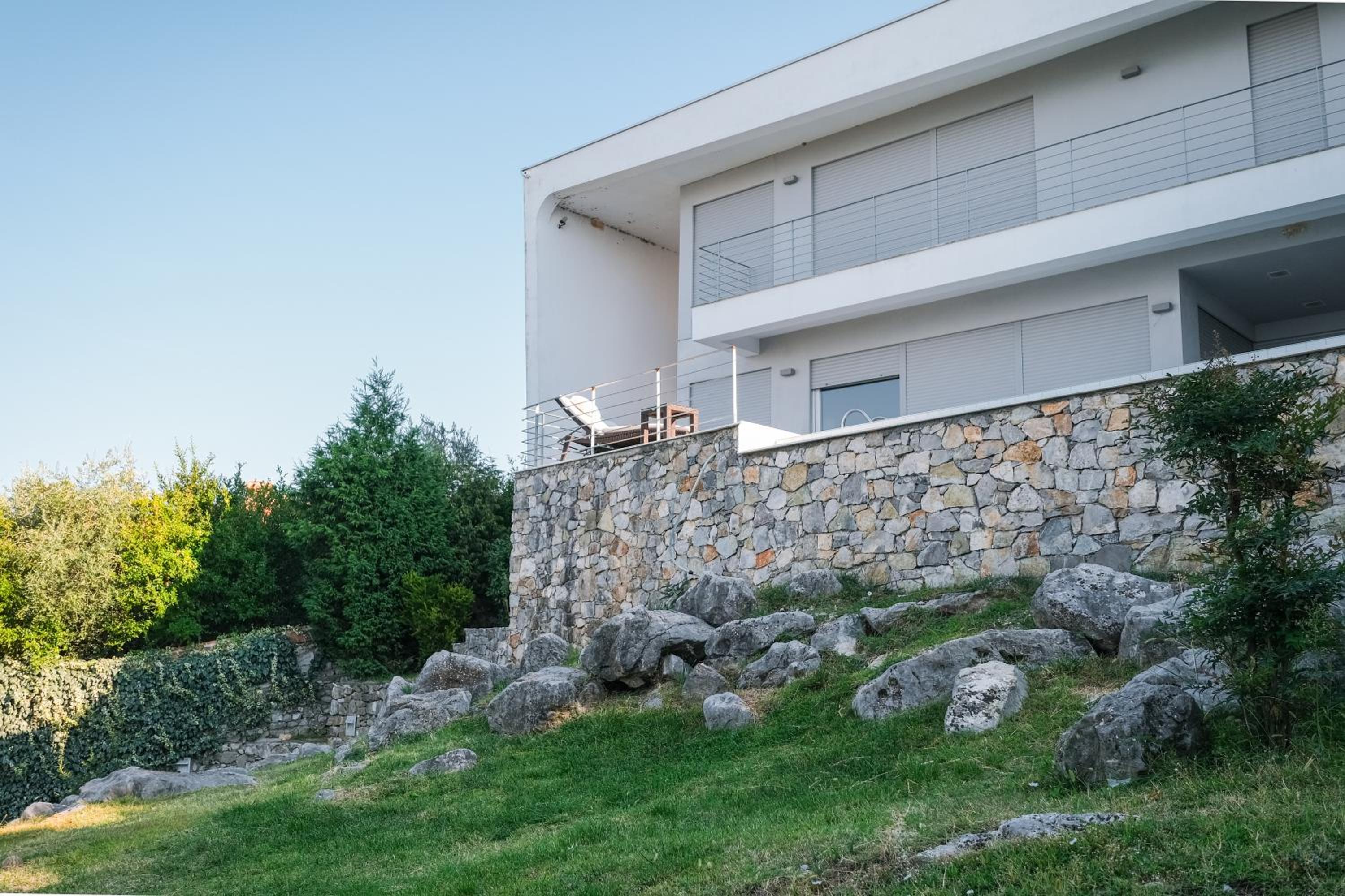 Exclusive Lake Villa by PikHost