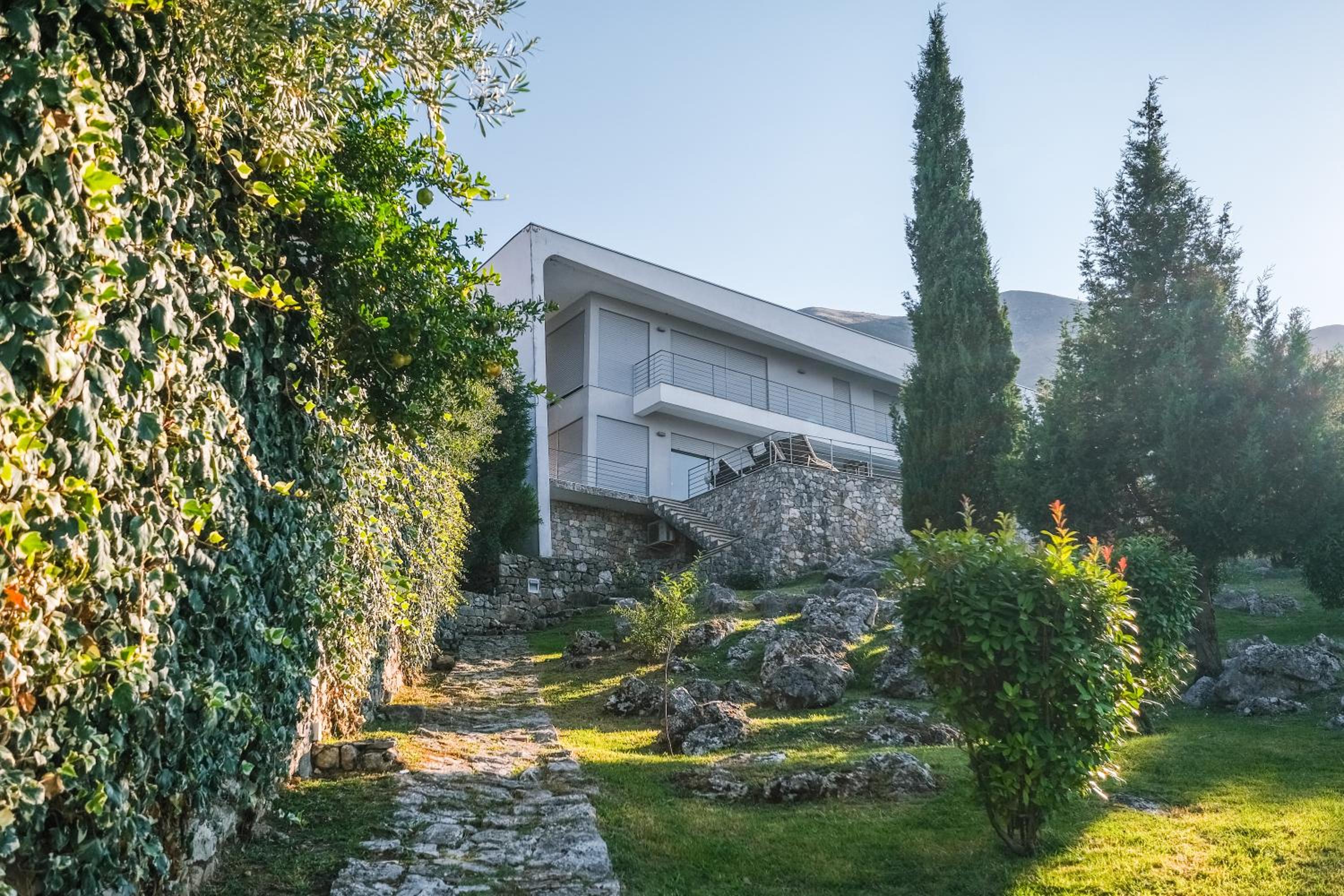 Exclusive Lake Villa by PikHost
