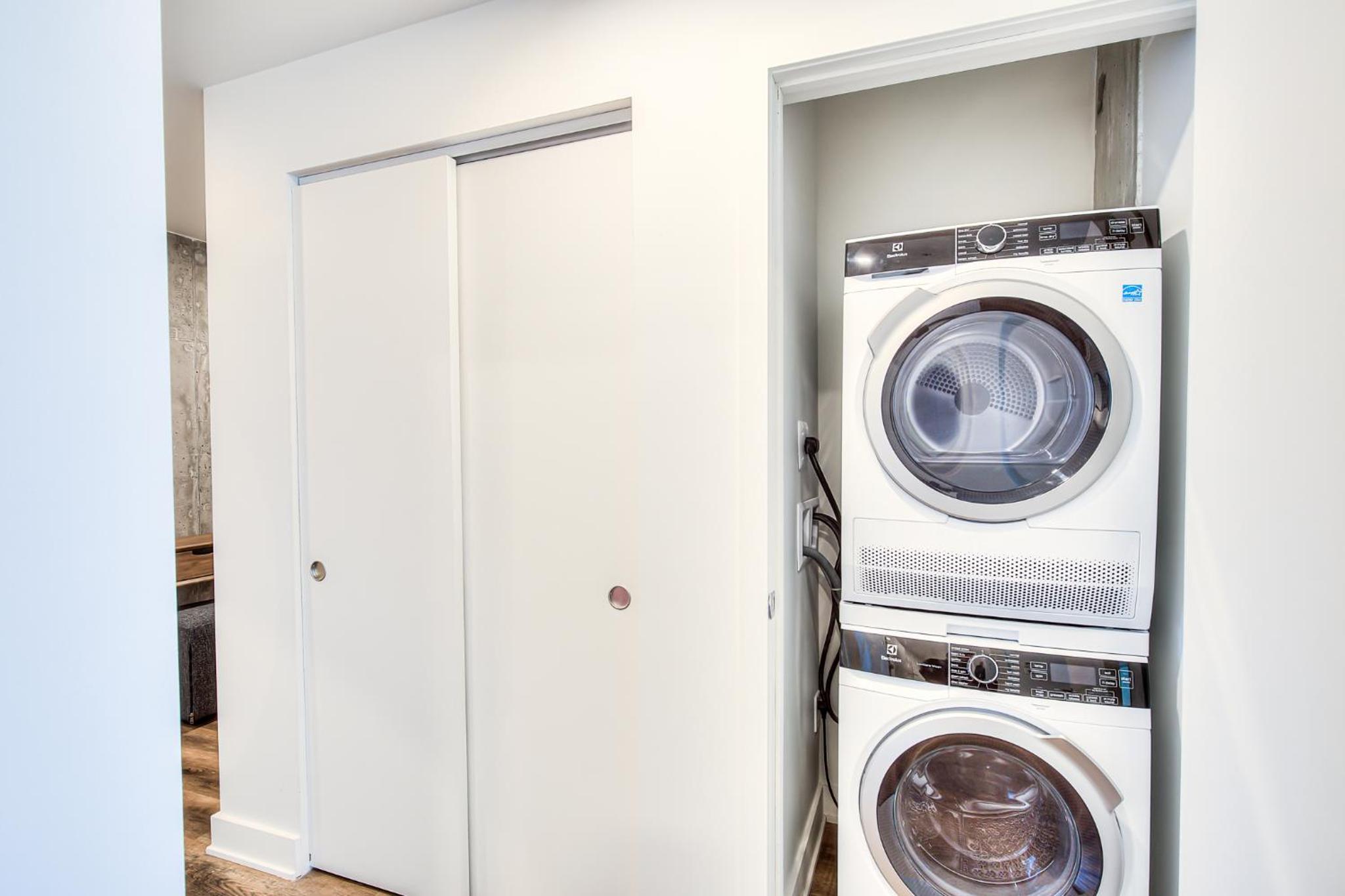 2Br+Gym for VIP Corporate & Students Downtown MTL