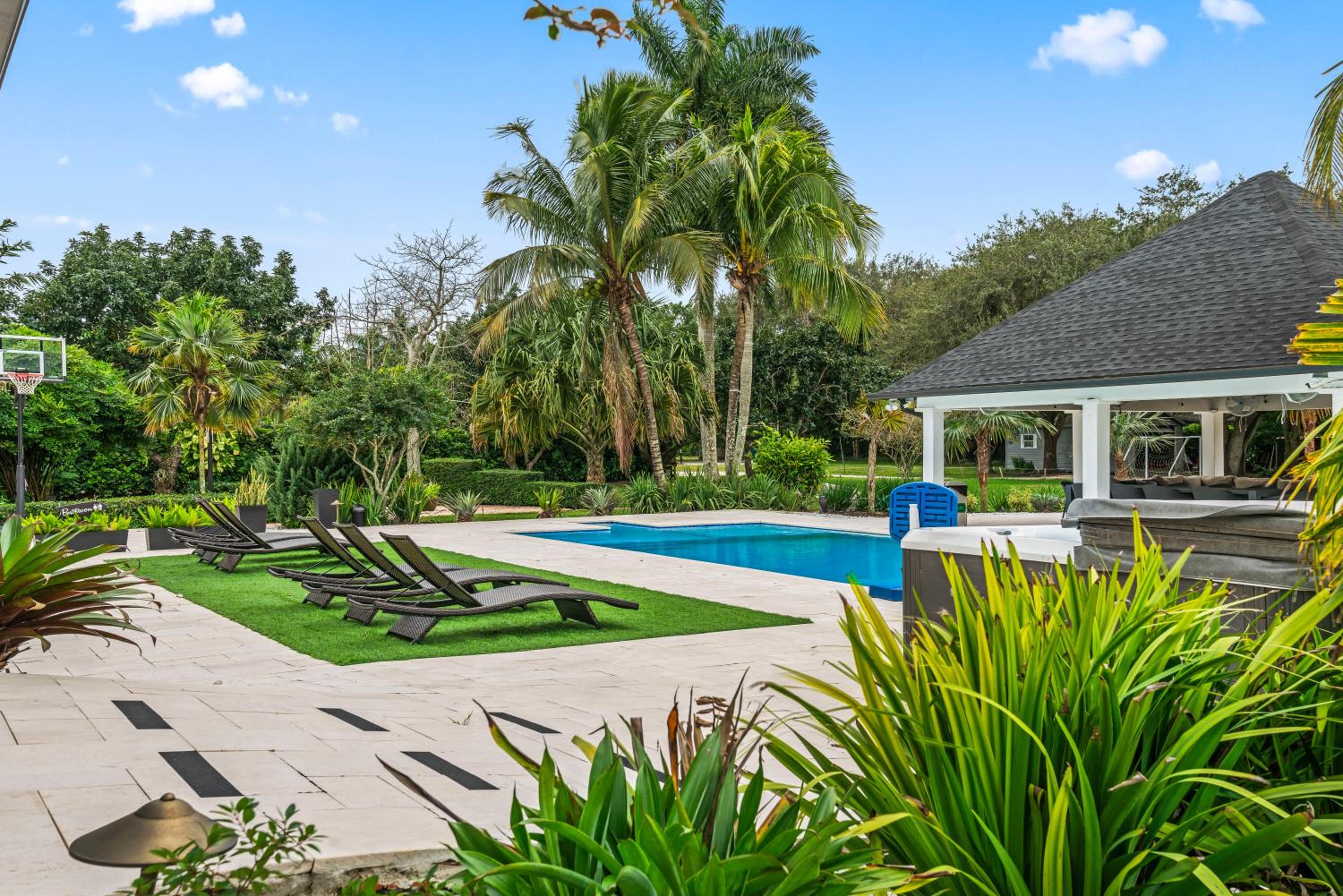 5-Acre Event Oasis, Heated Pool, Games and Sports Haven L50