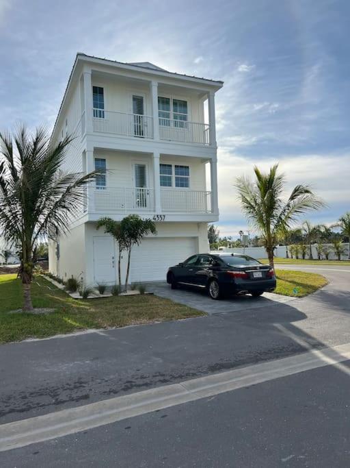 Brand new 3 bedroom Cortez Village Ann Maria Island Beaches TWO WEEK MINIMUM