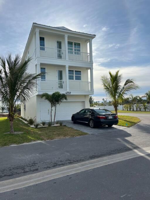 Brand new 3 bedroom Cortez Village Ann Maria Island Beaches TWO WEEK MINIMUM