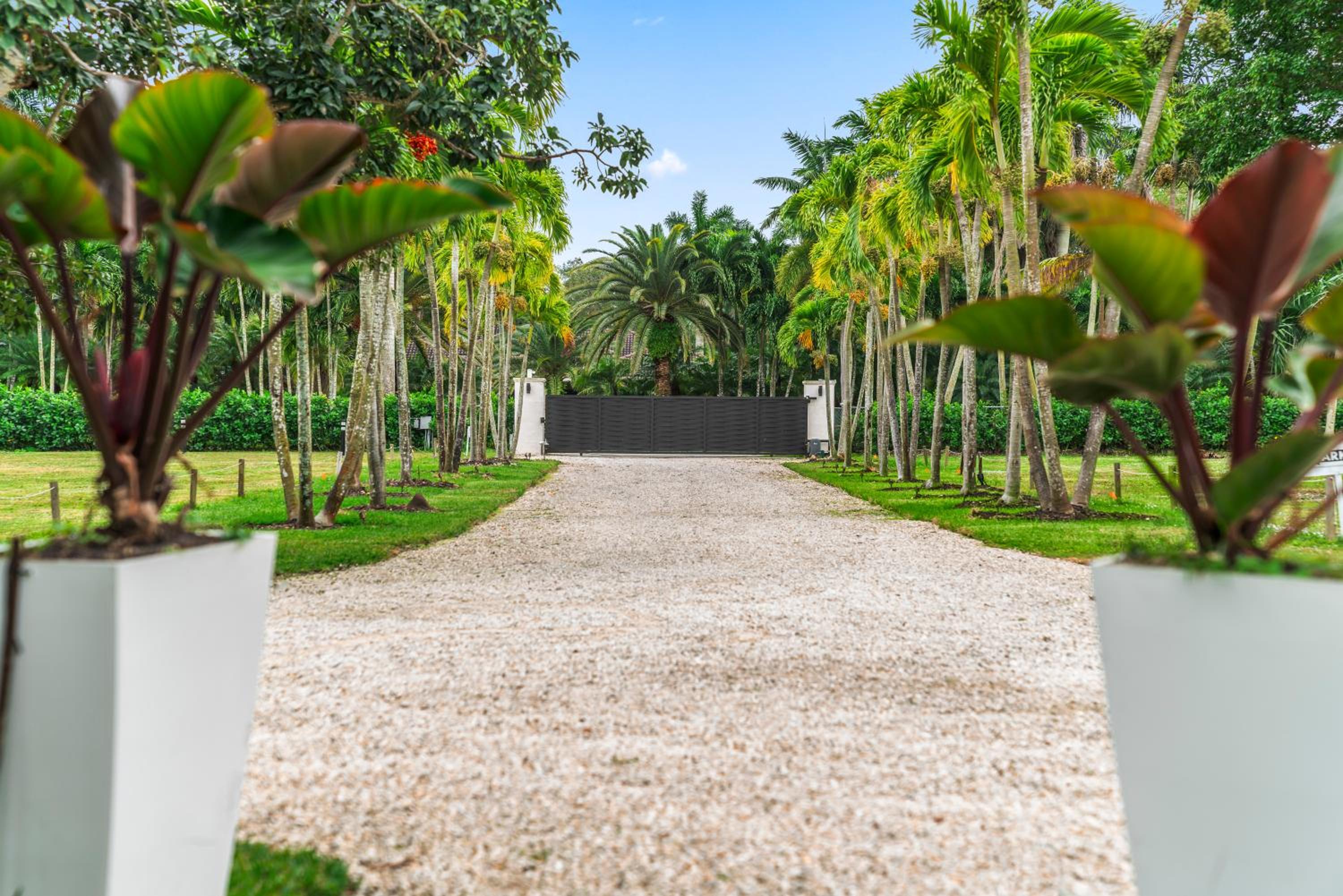 5-Acre Event Oasis, Heated Pool, Games and Sports Haven L50