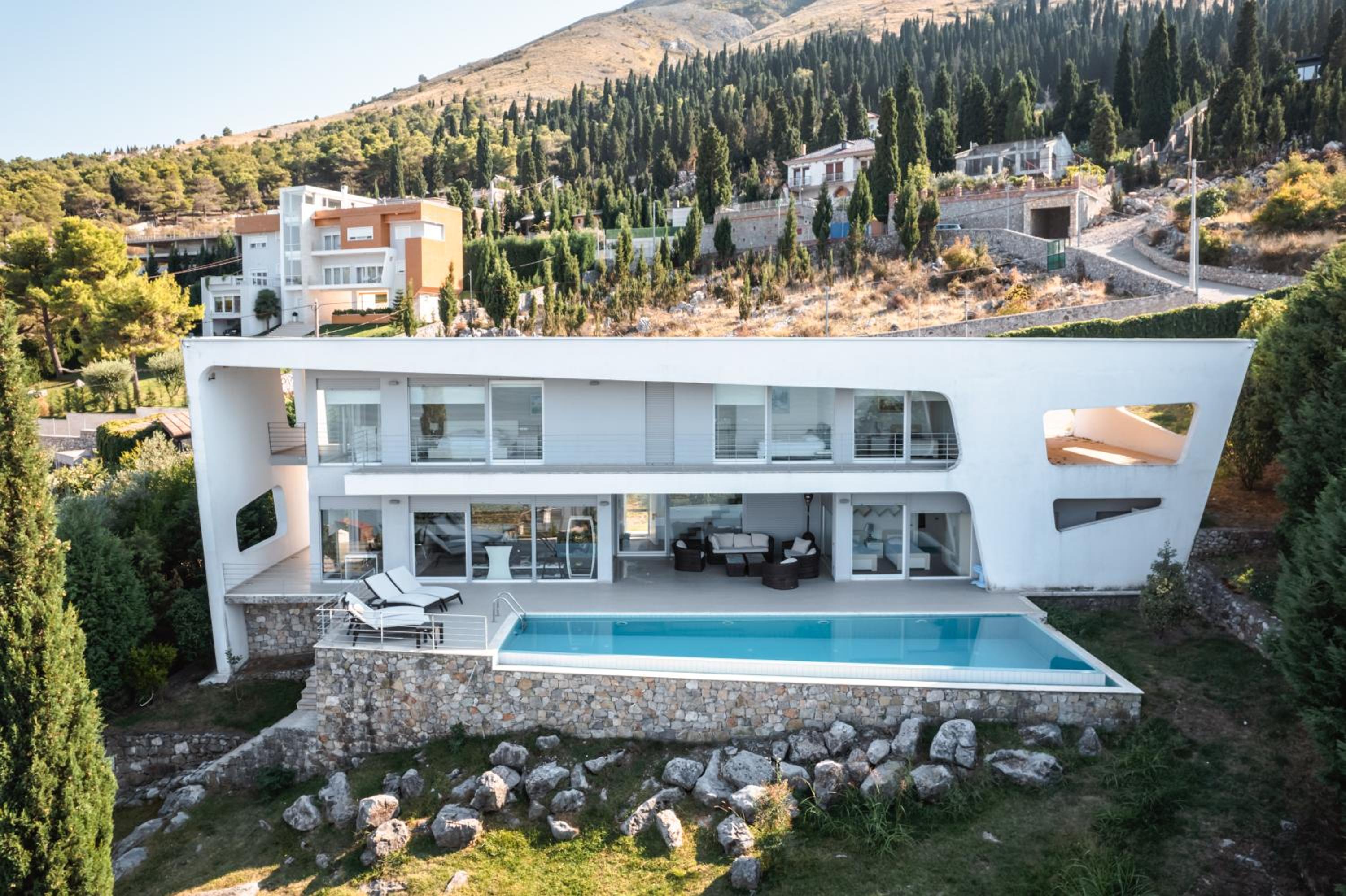 Exclusive Lake Villa by PikHost
