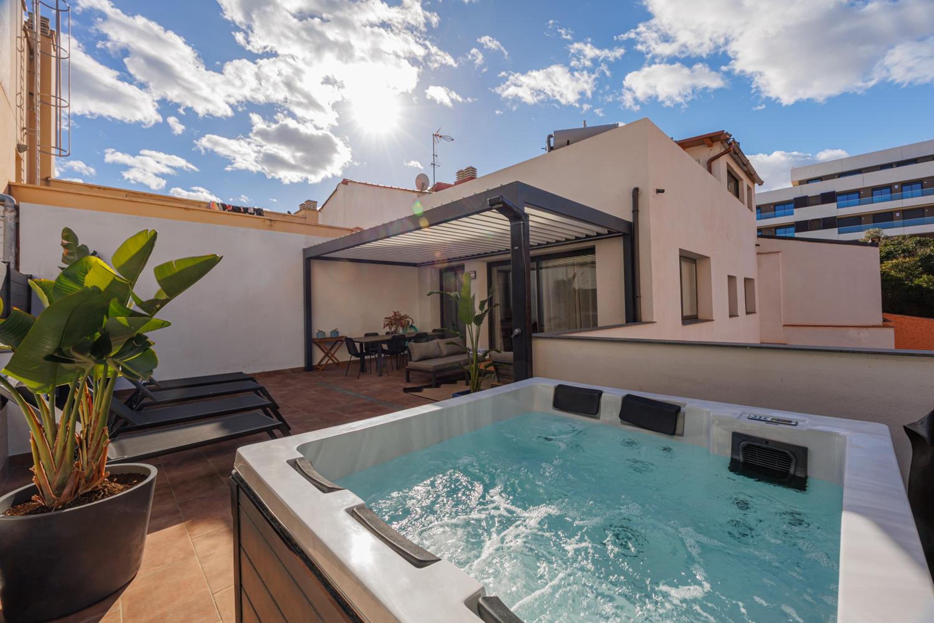 Casa grande y céntrica con piscina en zona peatonal