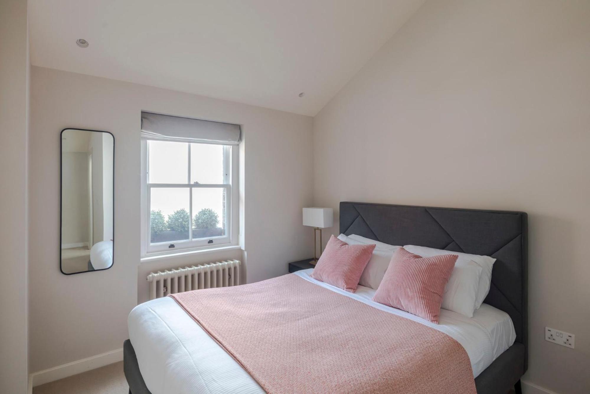 Homely 2-Bed House by Regents Park