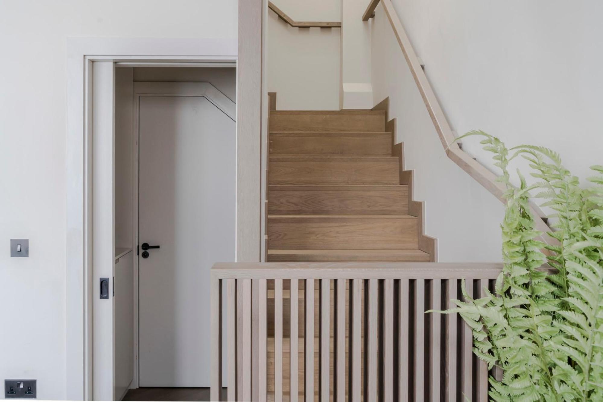 Homely 2-Bed House by Regents Park