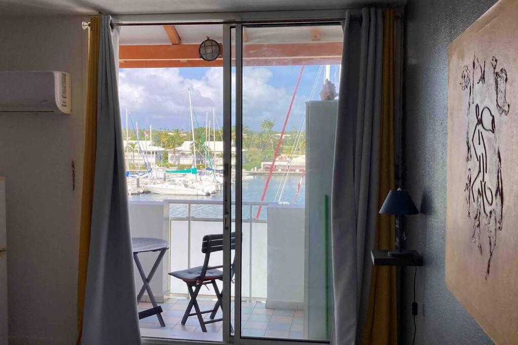 Beau studio vue mer à la Marina view 5