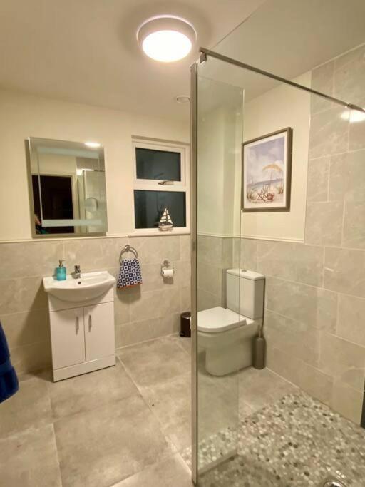 Modern family home view 5
