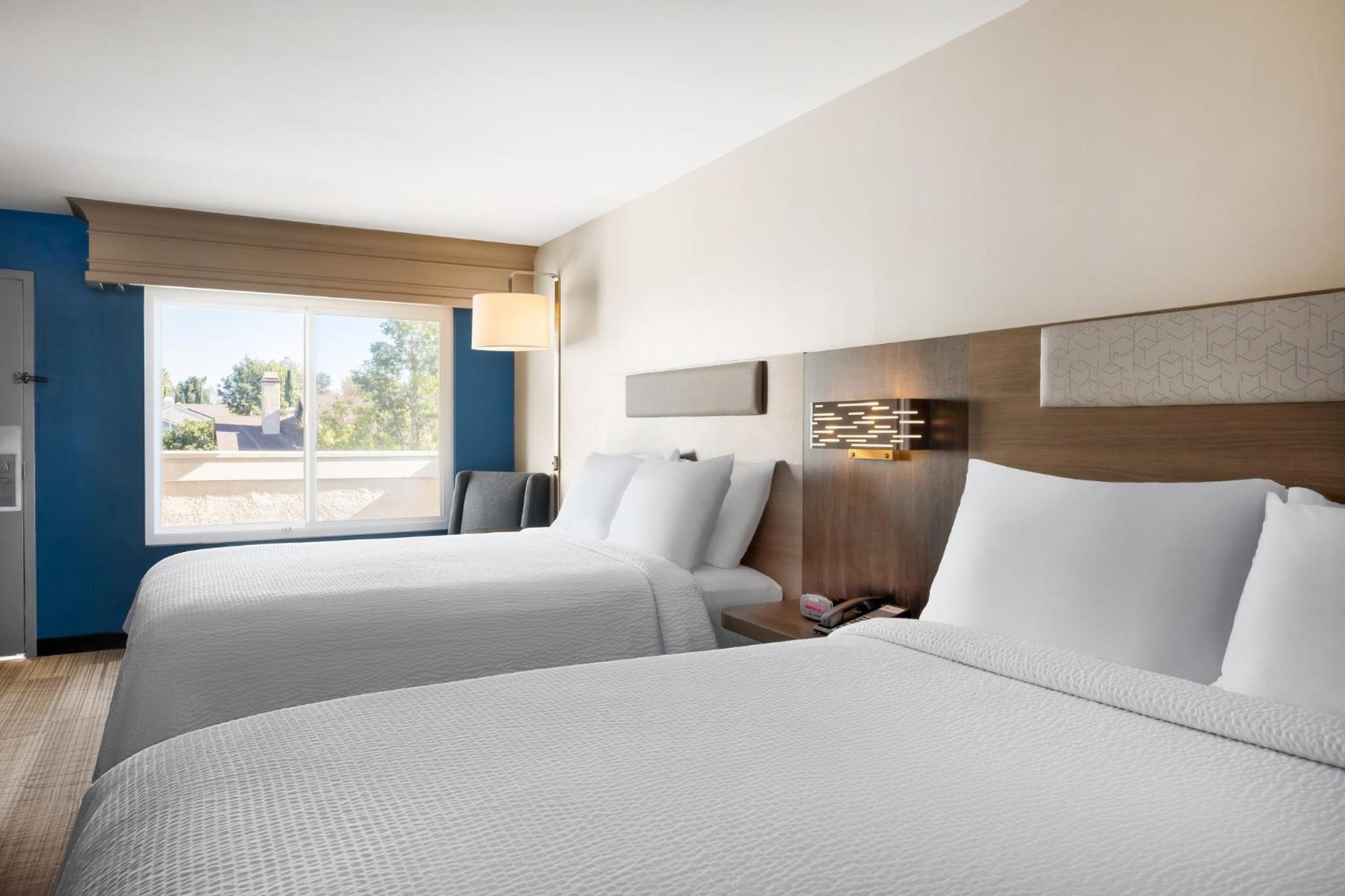 Holiday Inn Express Simi Valley, an IHG Hotel - Property Image 39