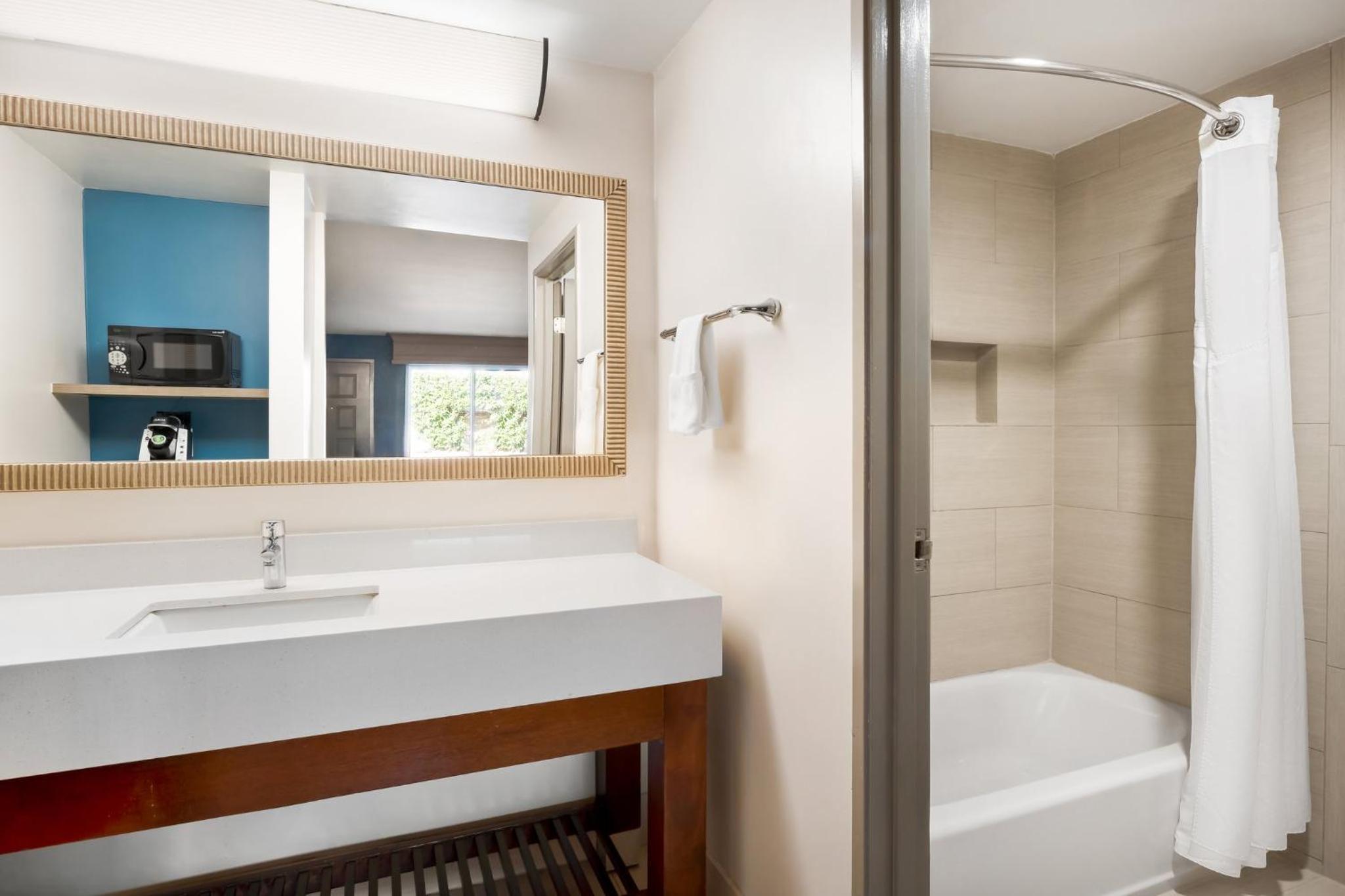Holiday Inn Express Simi Valley, an IHG Hotel - Property Image 35