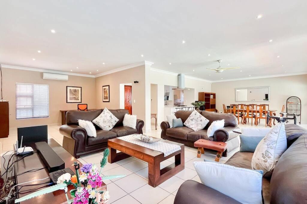 Luxurious, spacious & central view 3