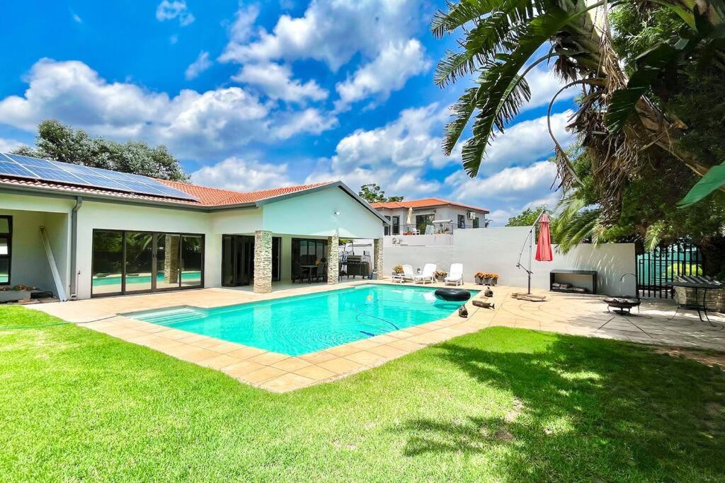 Luxurious, spacious & central view 2