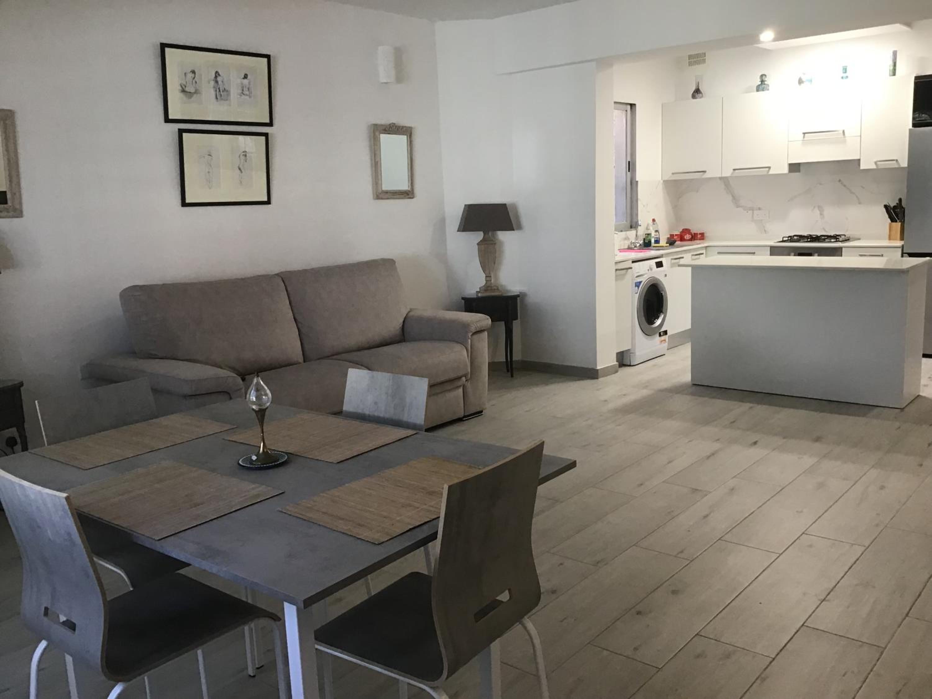 Bahar ic-Caghaq Apartment with private drive-in, equidistant from Sliema and St. Paul's Bay photo 2
