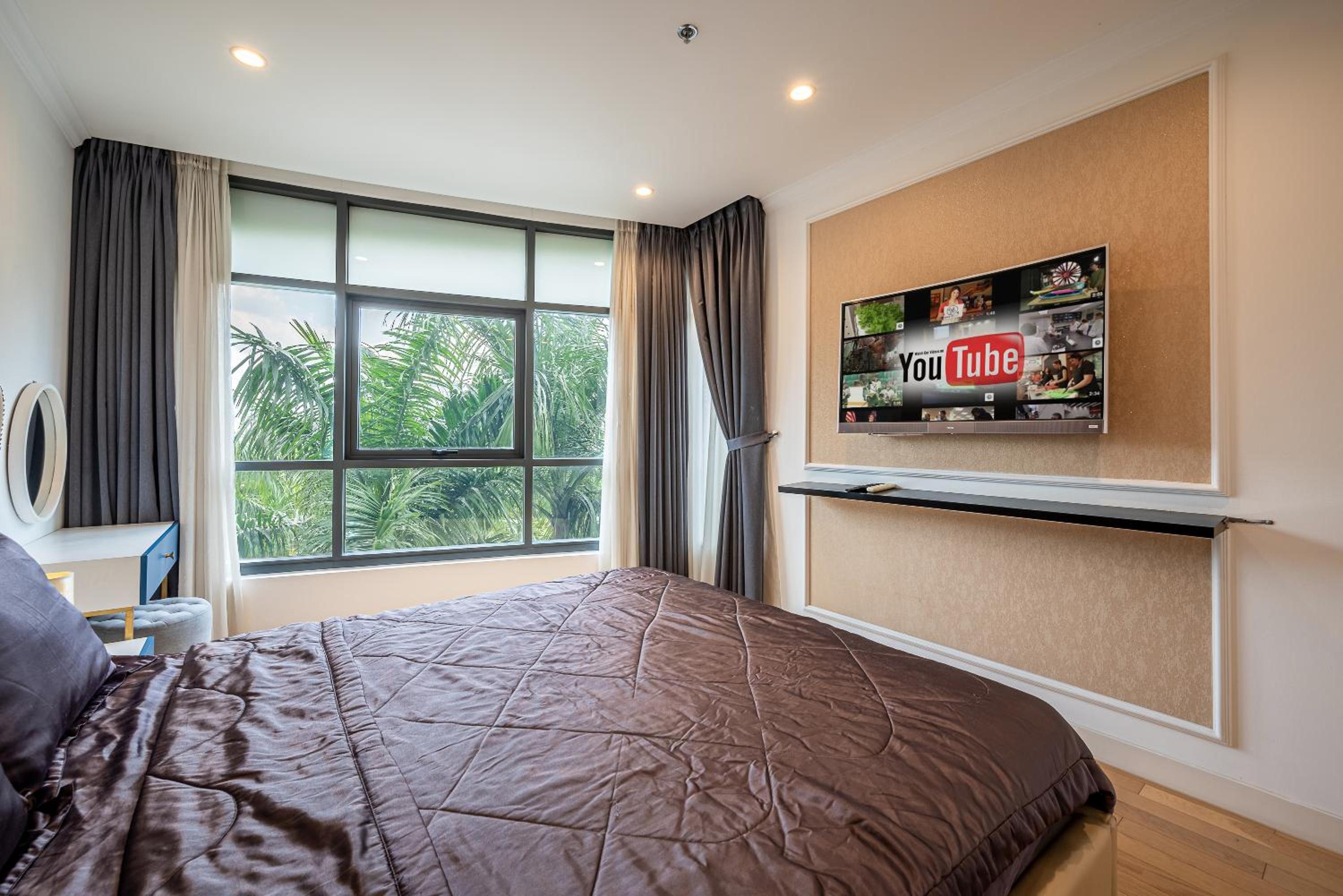 Căn hộ 2 phòng ngủ 2 phía 108 sqm có bancony rộng tại City garden