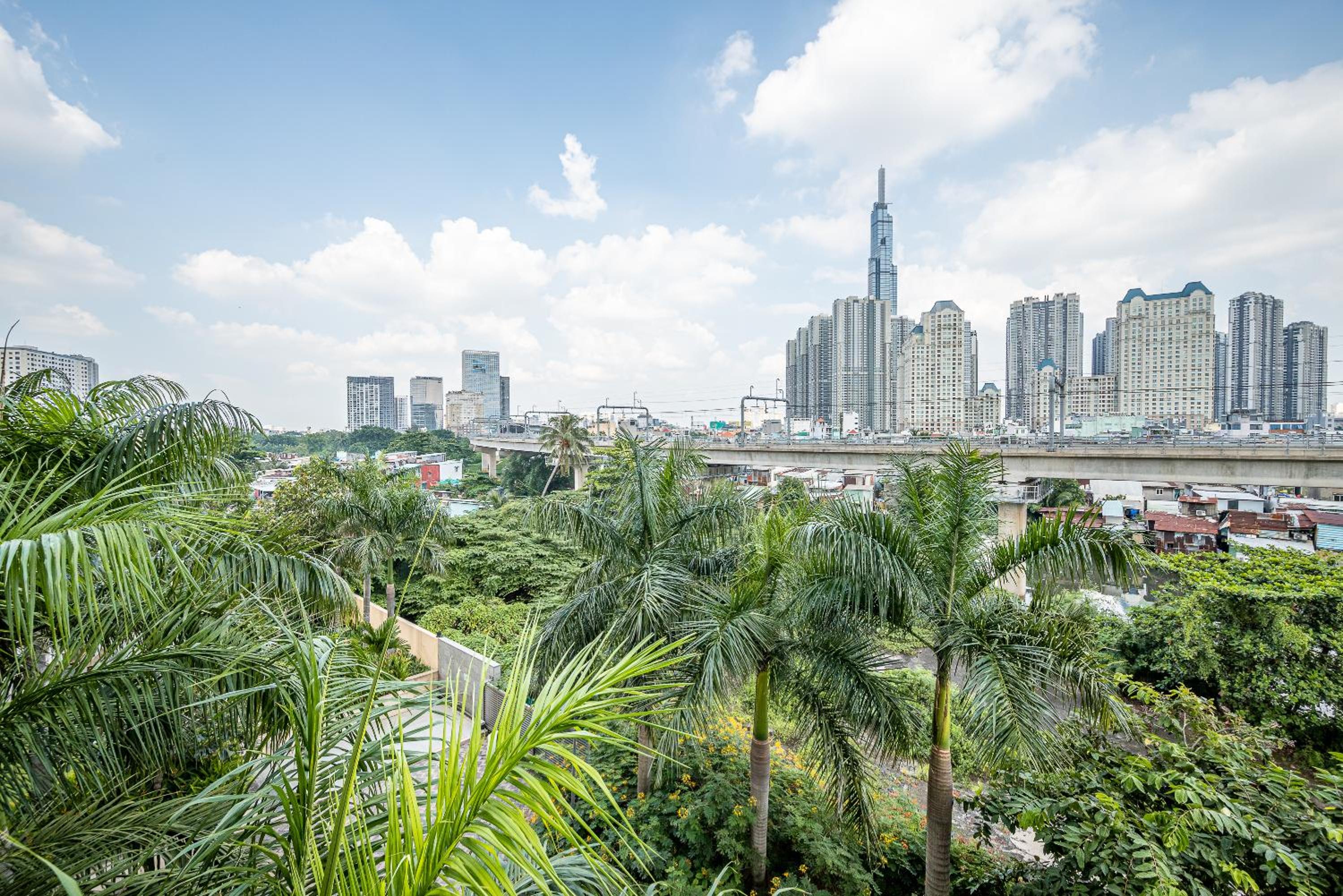 Căn hộ 2 phòng ngủ 2 phía 108 sqm có bancony rộng tại City garden