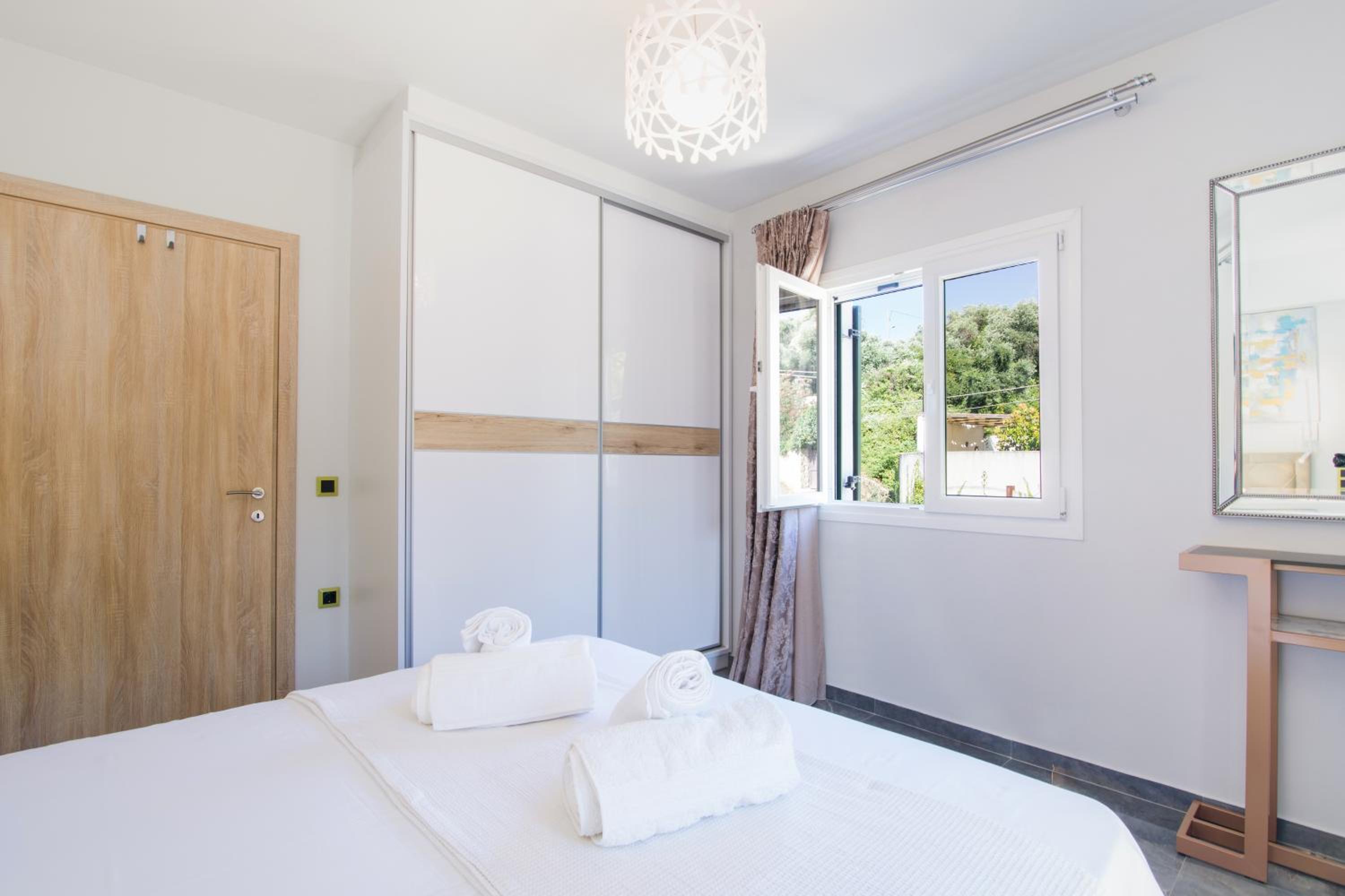 Ilianas R&F Luxury home view 4