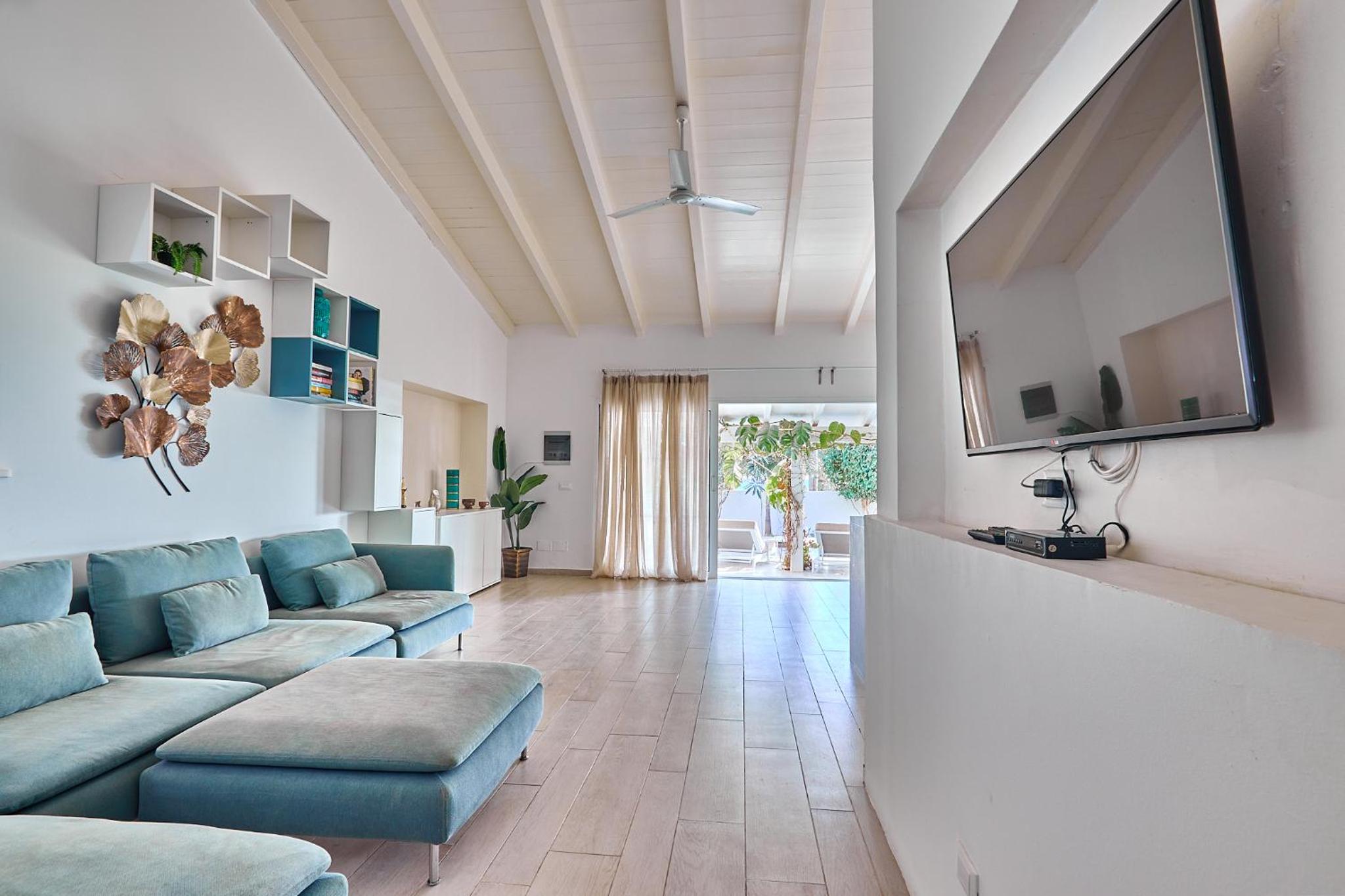 Beach Villa - By Bobbywashere
