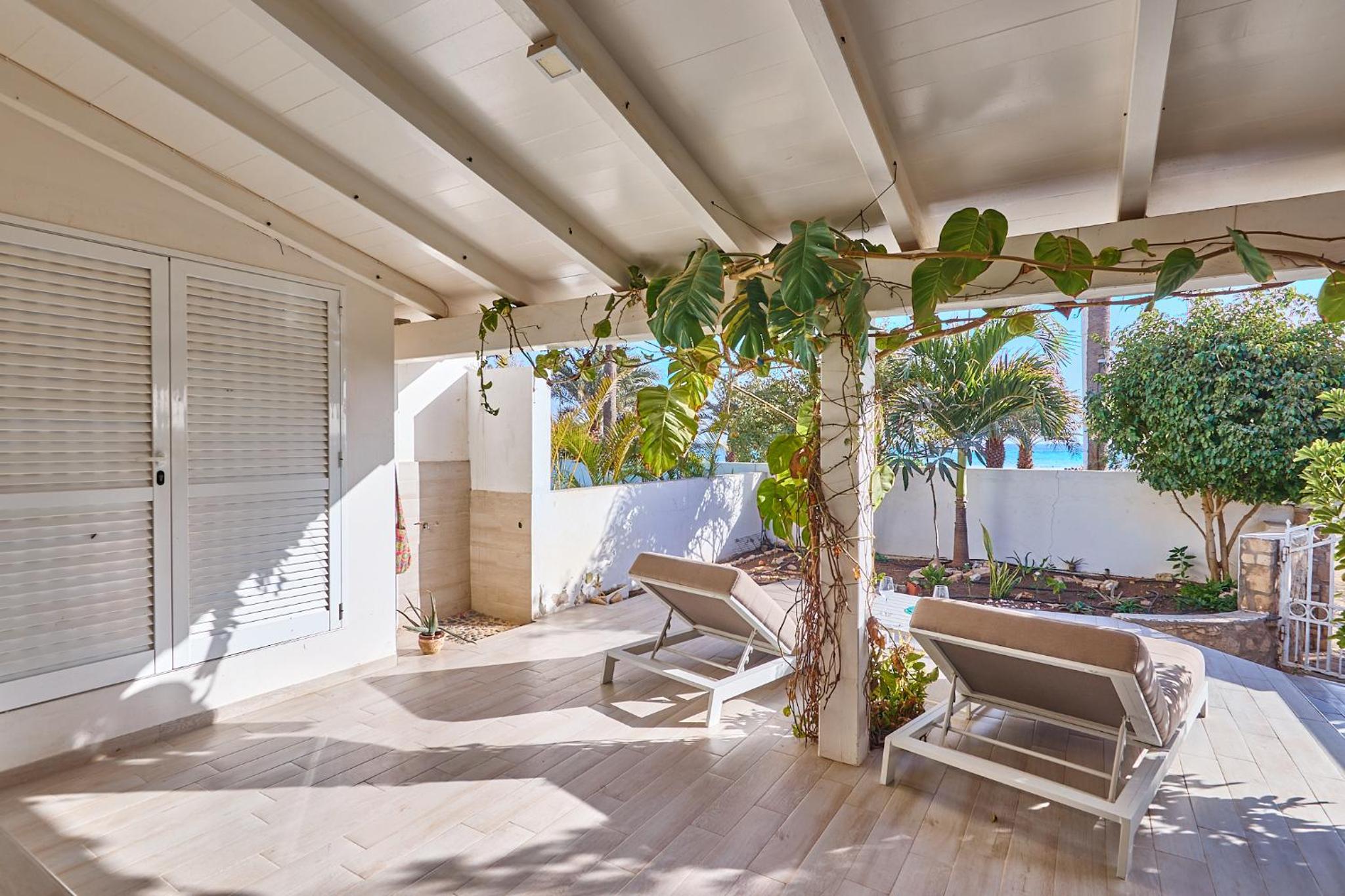 Beach Villa - By Bobbywashere