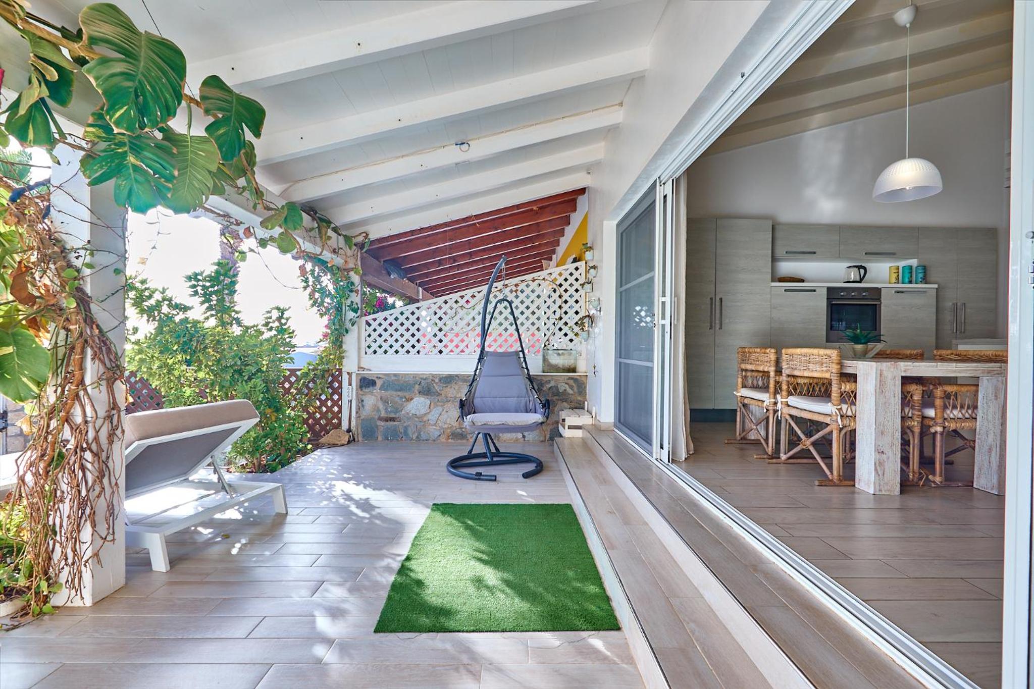 Beach Villa - By Bobbywashere