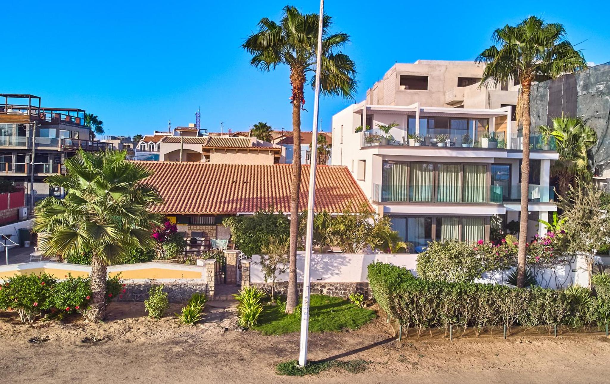 Beach Villa - By Bobbywashere