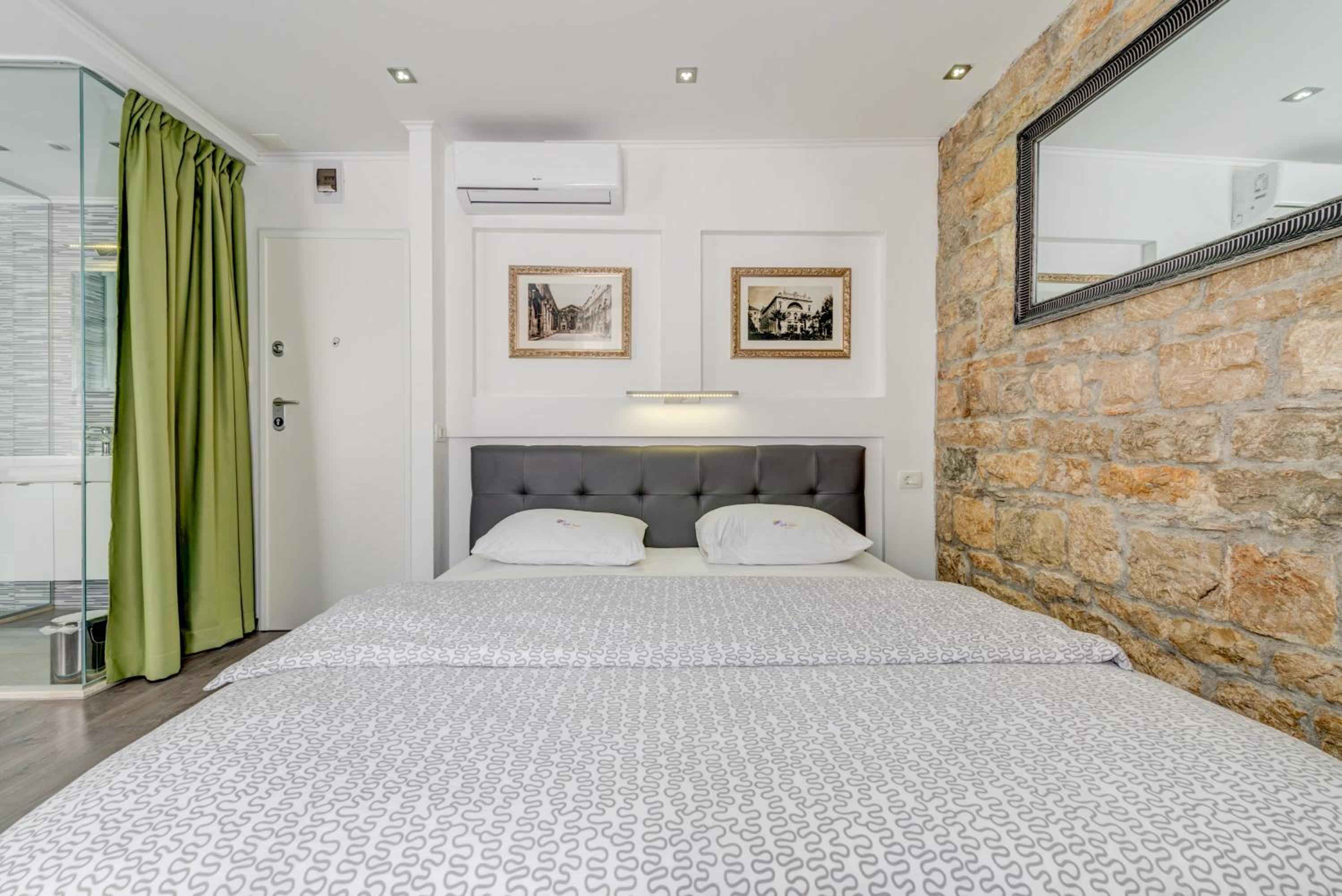 Luxury room Ana 1 in the heart of Split view 4