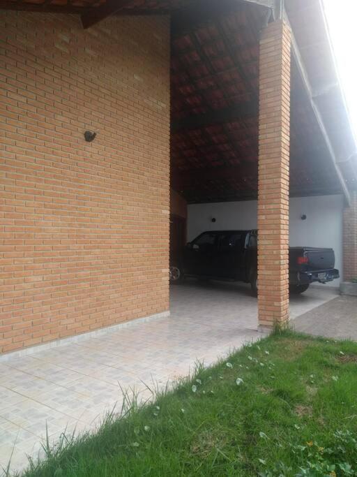 Casa espaçosa garagem para 6 carros