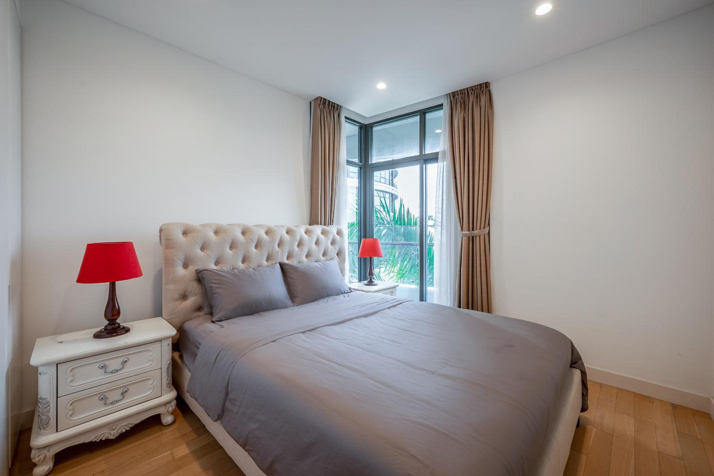 spacious fully furnished condo- short drive