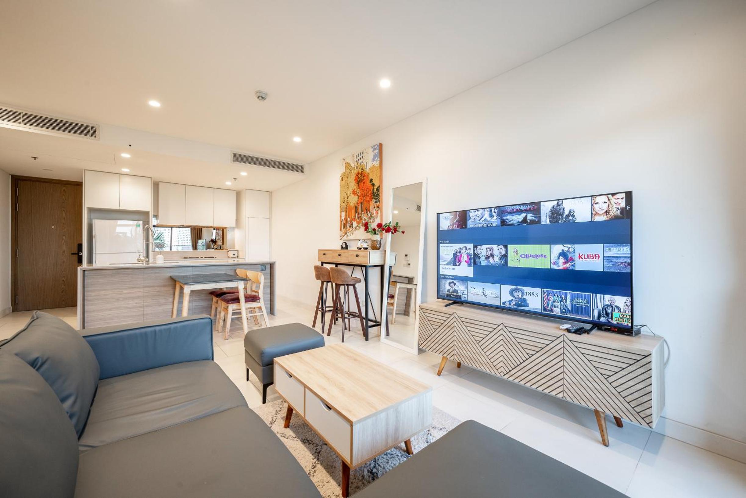 spacious fully furnished condo- short drive