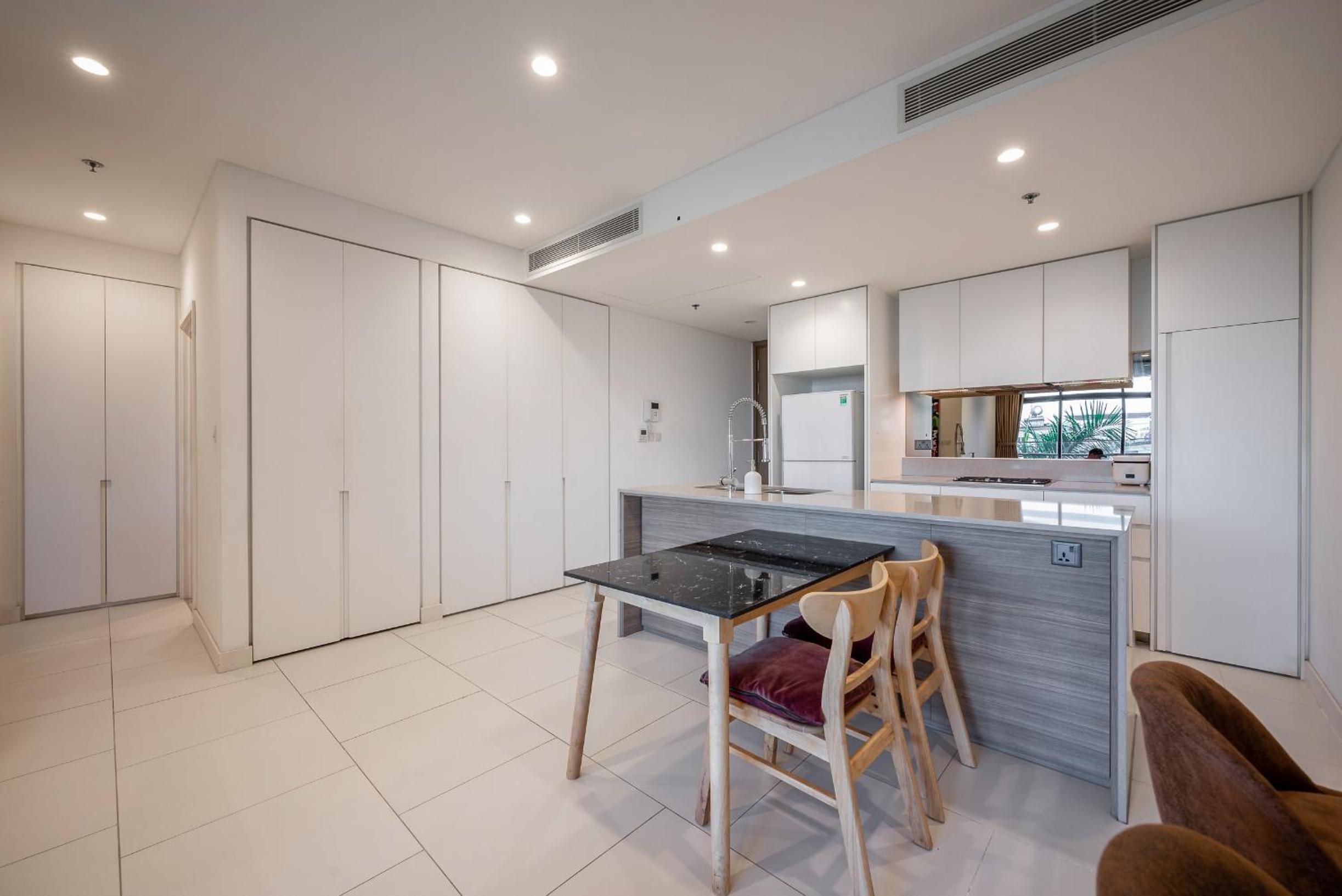 spacious fully furnished condo- short drive