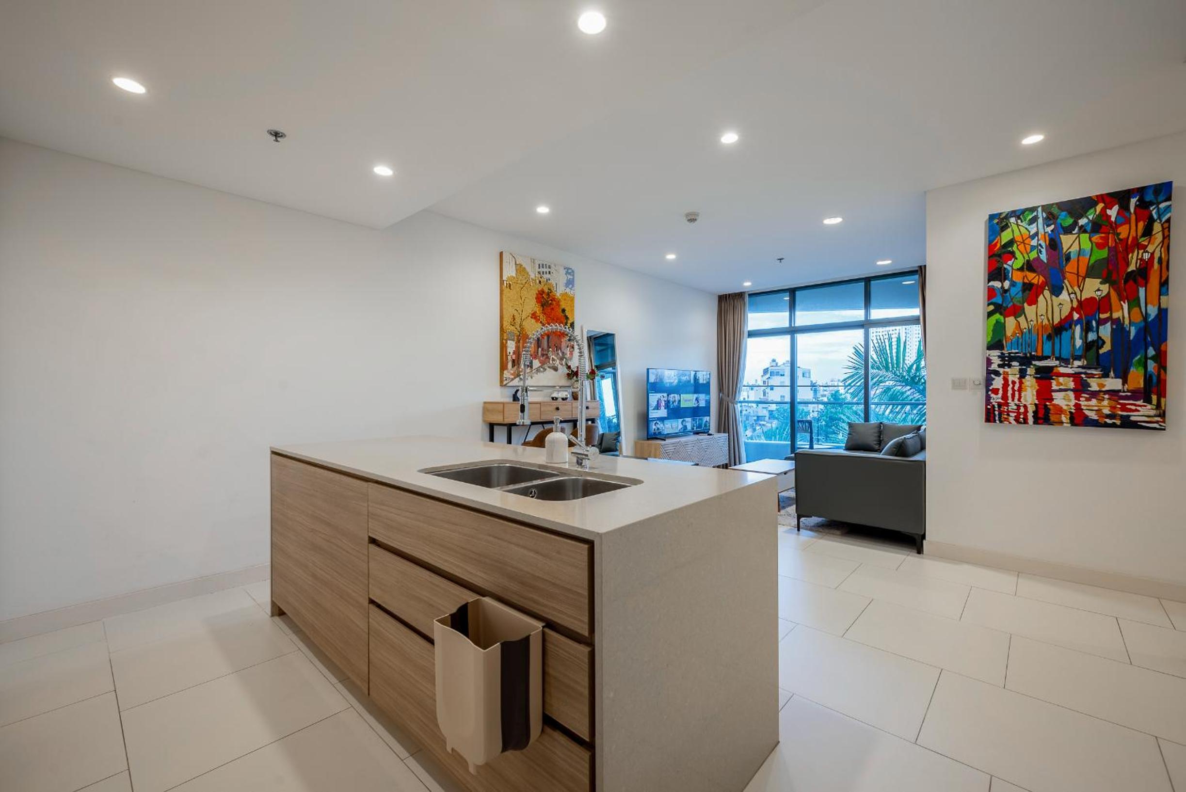 spacious fully furnished condo- short drive