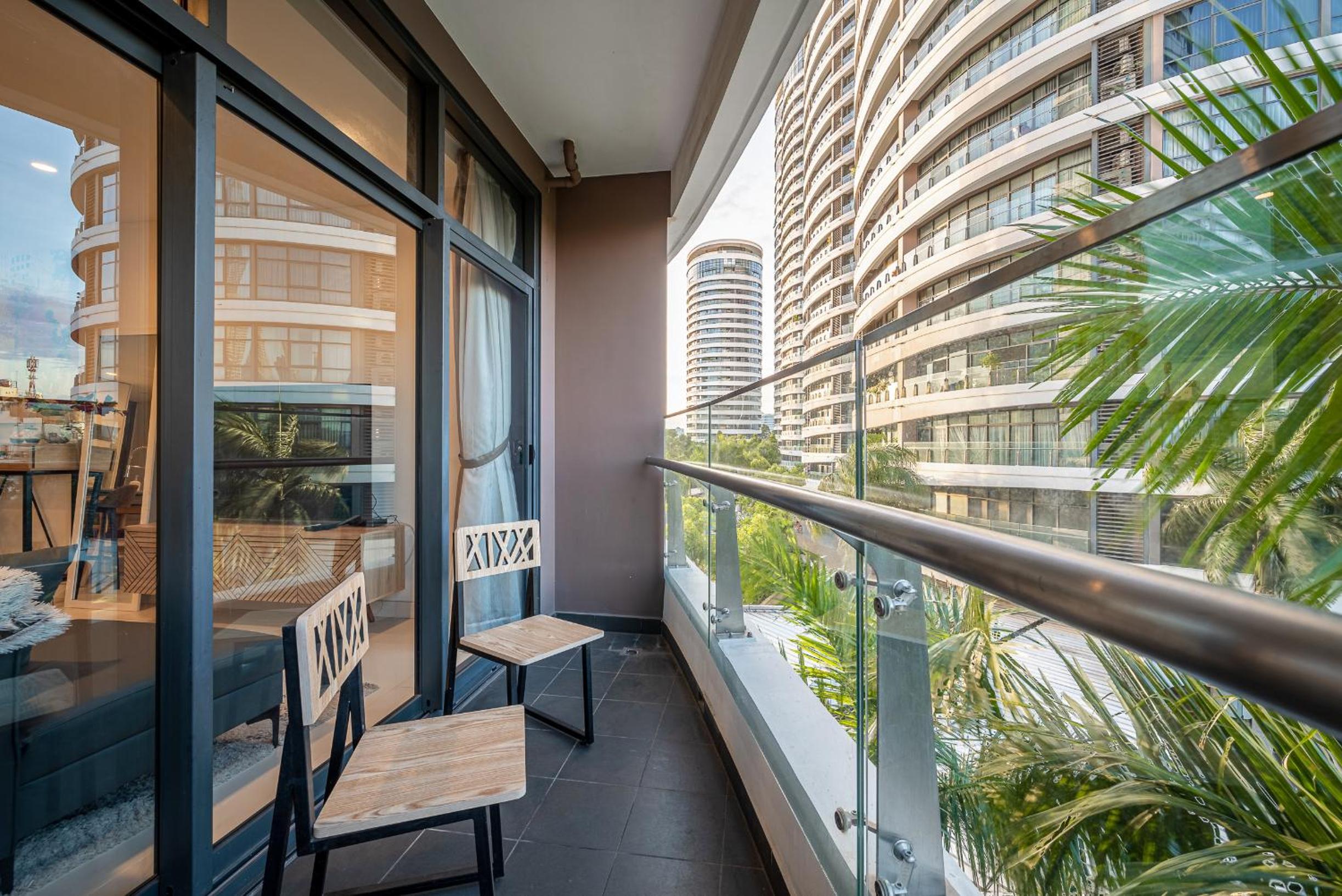 spacious fully furnished condo- short drive