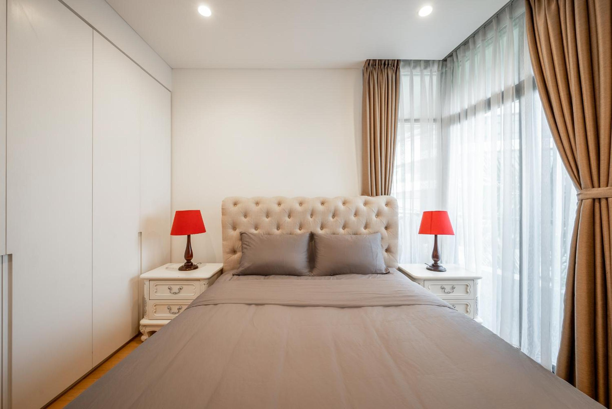 spacious fully furnished condo- short drive