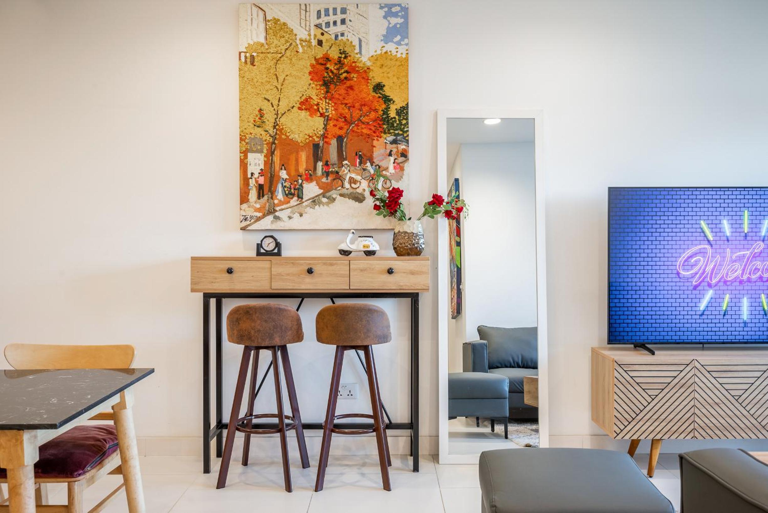 spacious fully furnished condo- short drive