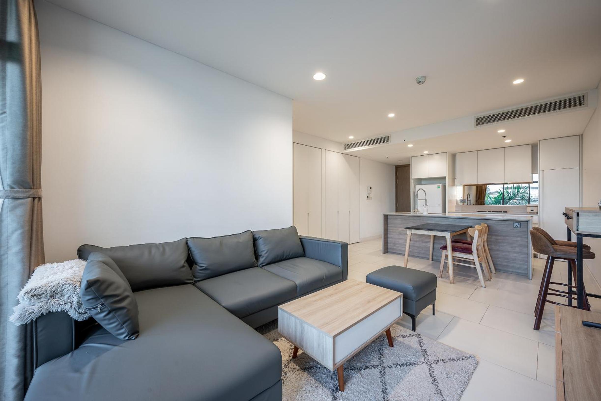 spacious fully furnished condo- short drive