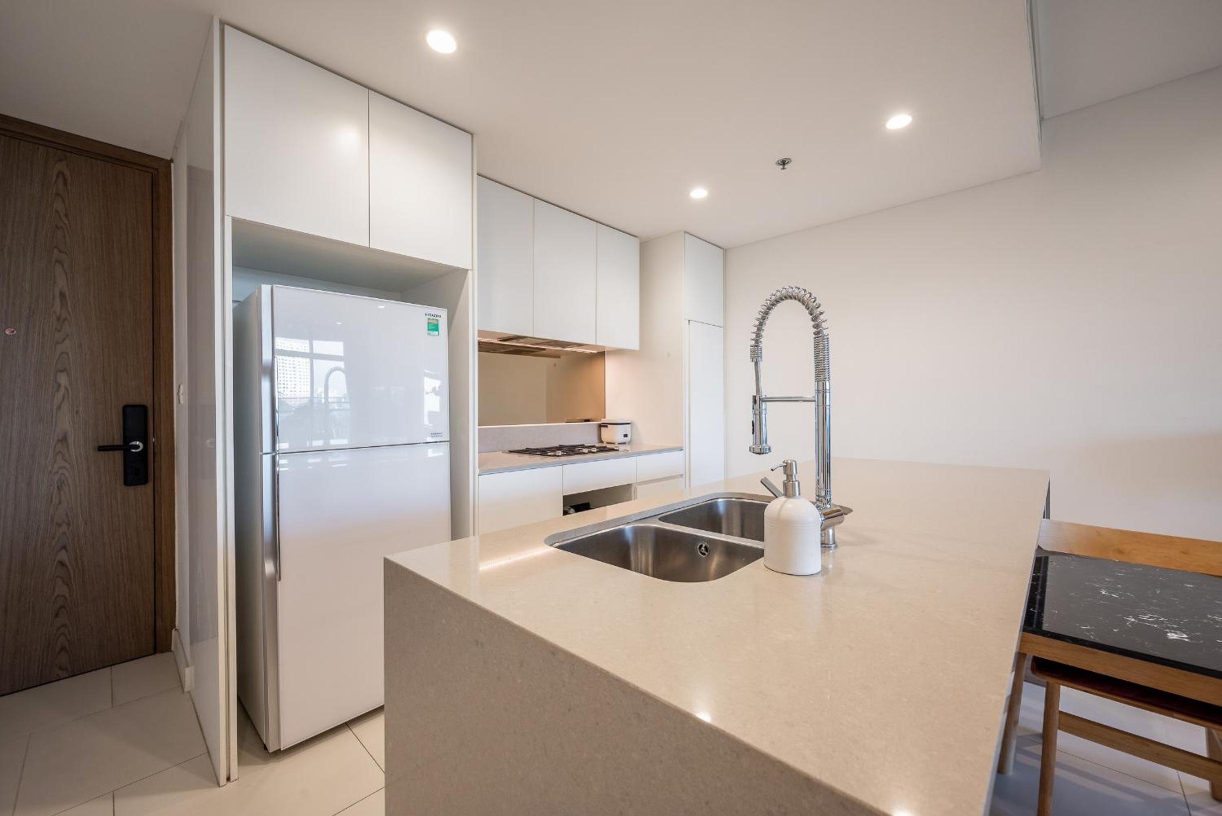 spacious fully furnished condo- short drive