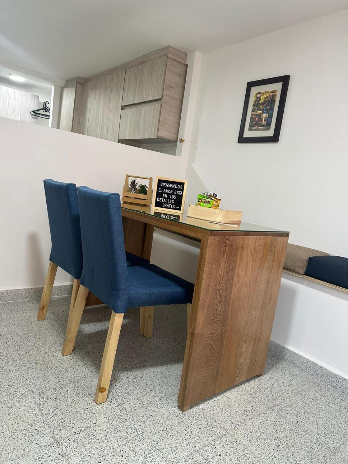 loft cerca a laureles, WIFI, cerca metro y GUARDA EQUIPAJE GRATIS!!