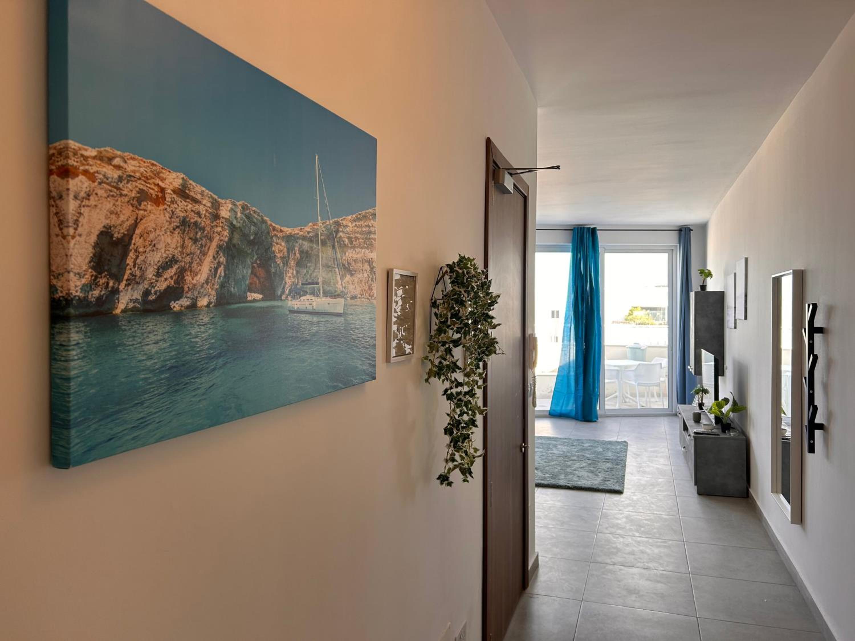 Qawra Penthouse - Spacious Sleeps 5 photo 4