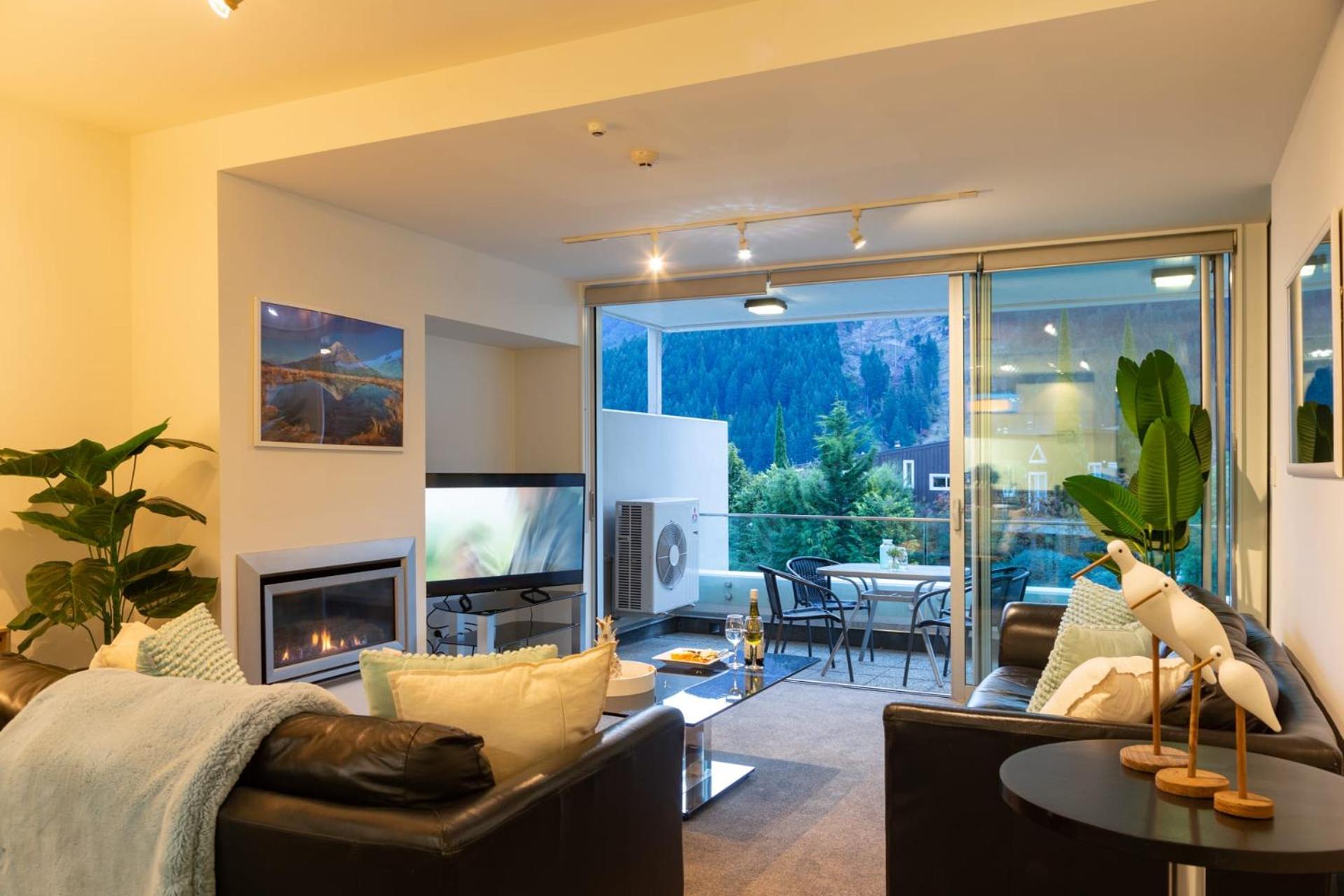 Bowen18- Free Parking- Air Con- BBQ view 5